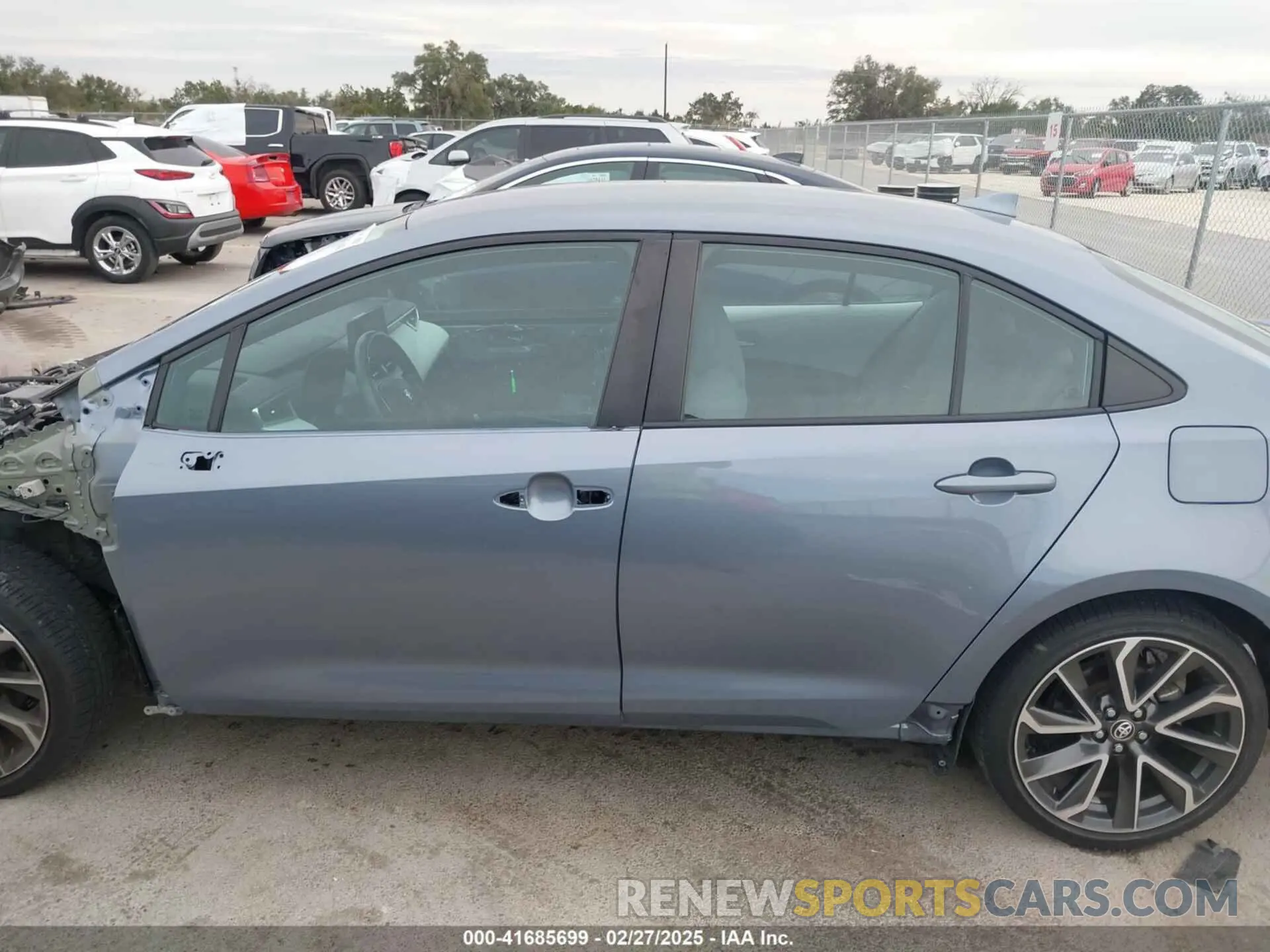 15 Photograph of a damaged car 5YFS4MCE6NP132723 TOYOTA COROLLA 2022