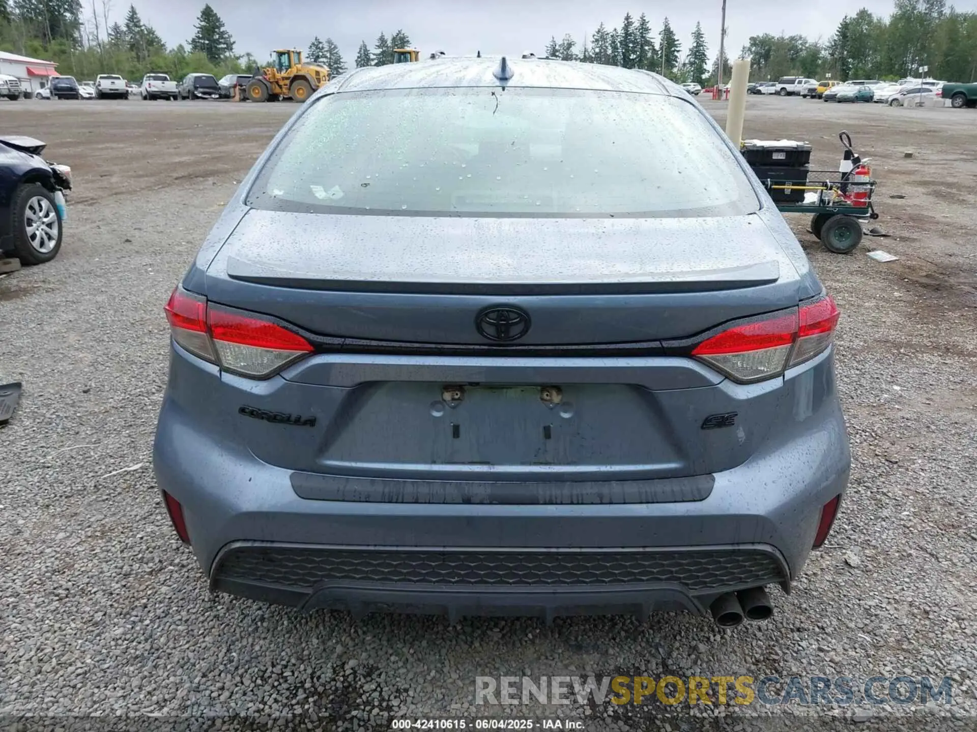 17 Photograph of a damaged car 5YFS4MCE6NP138909 TOYOTA COROLLA 2022
