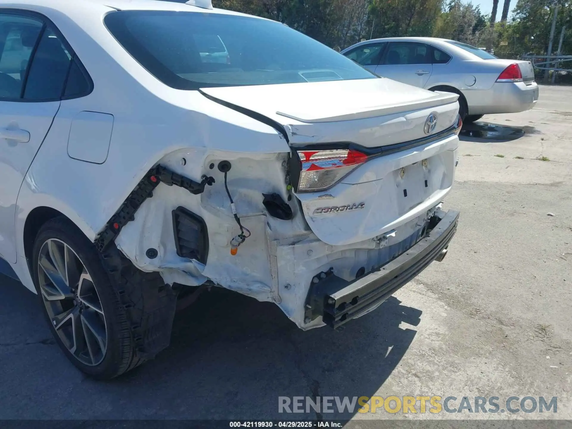6 Photograph of a damaged car 5YFS4MCE7NP114800 TOYOTA COROLLA 2022