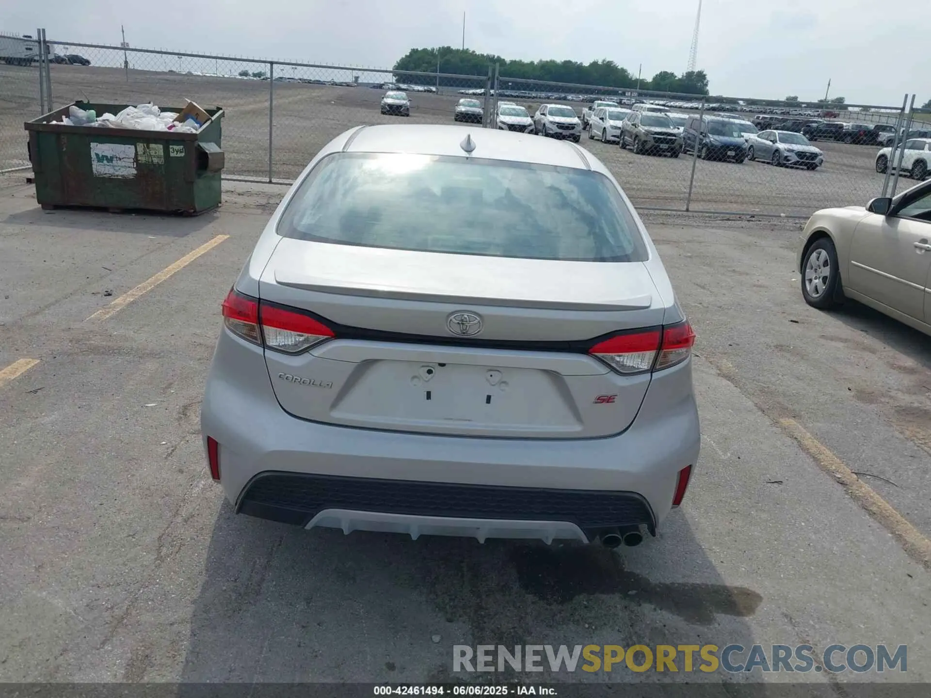 16 Photograph of a damaged car 5YFS4MCE9NP102745 TOYOTA COROLLA 2022