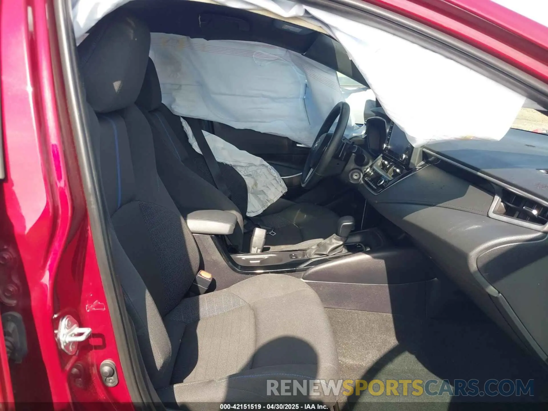 5 Photograph of a damaged car 5YFS4MCE9NP116015 TOYOTA COROLLA 2022