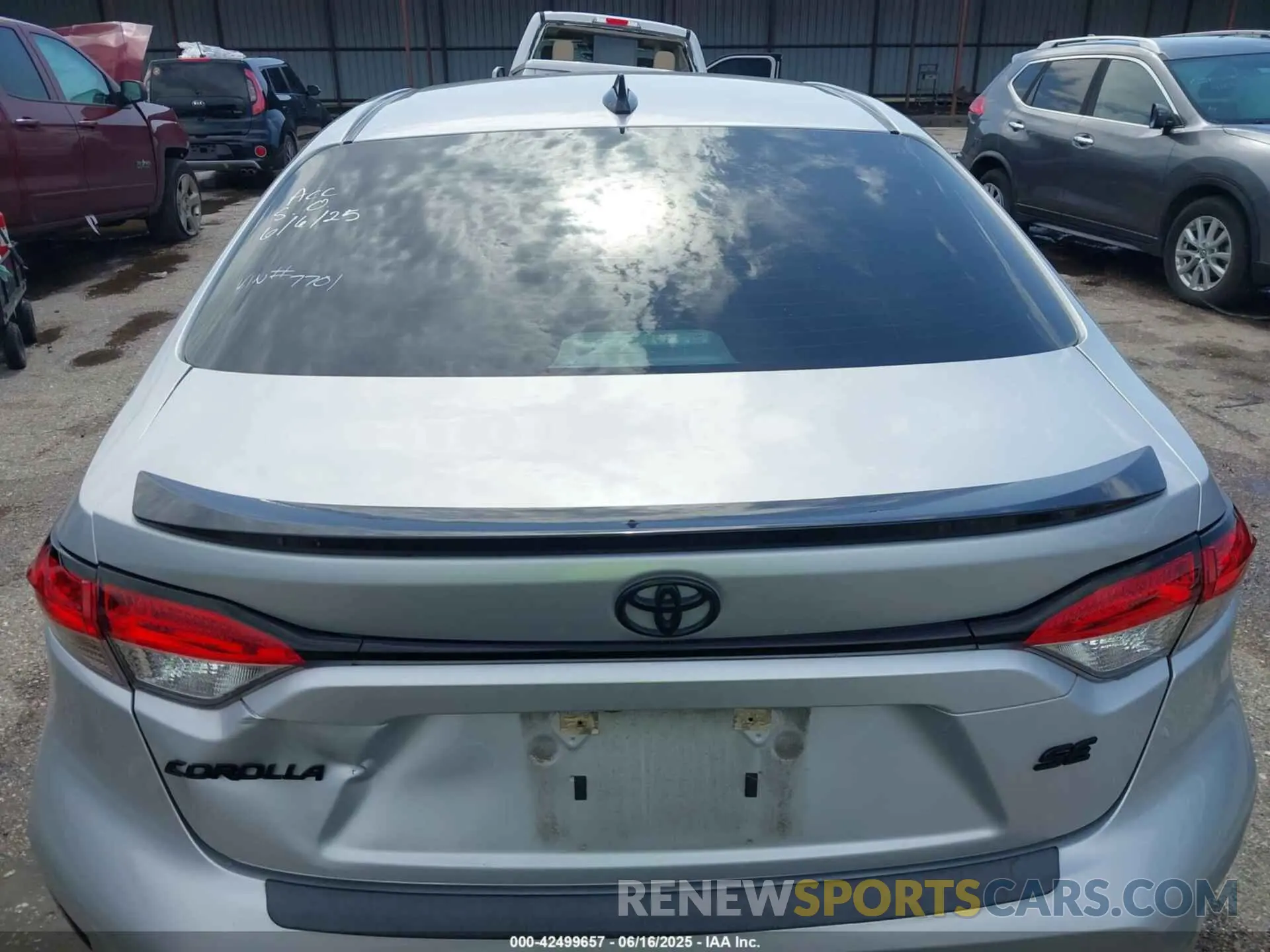 16 Photograph of a damaged car 5YFS4MCE9NP117701 TOYOTA COROLLA 2022