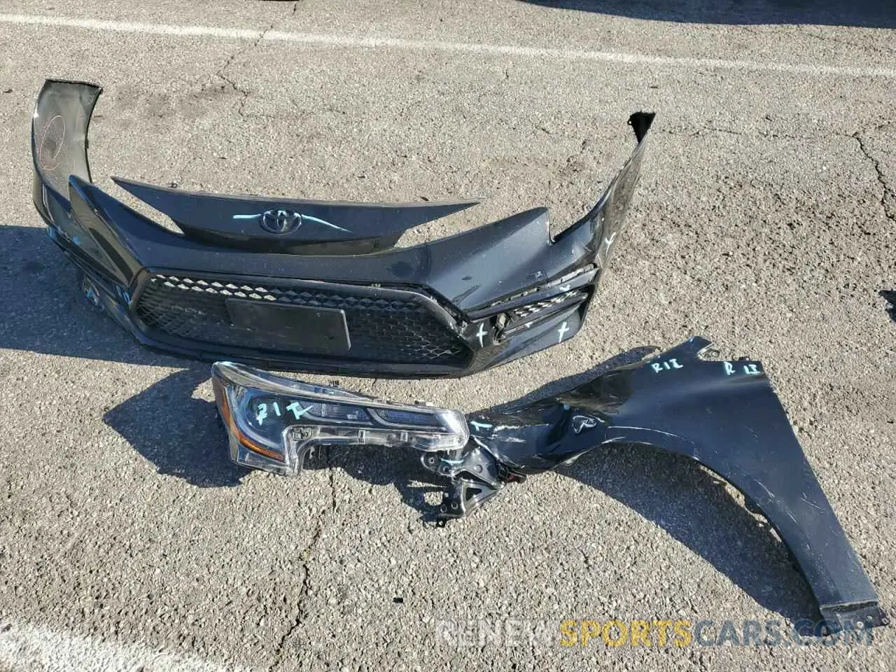 12 Photograph of a damaged car 5YFS4MCE9NP133686 TOYOTA COROLLA 2022