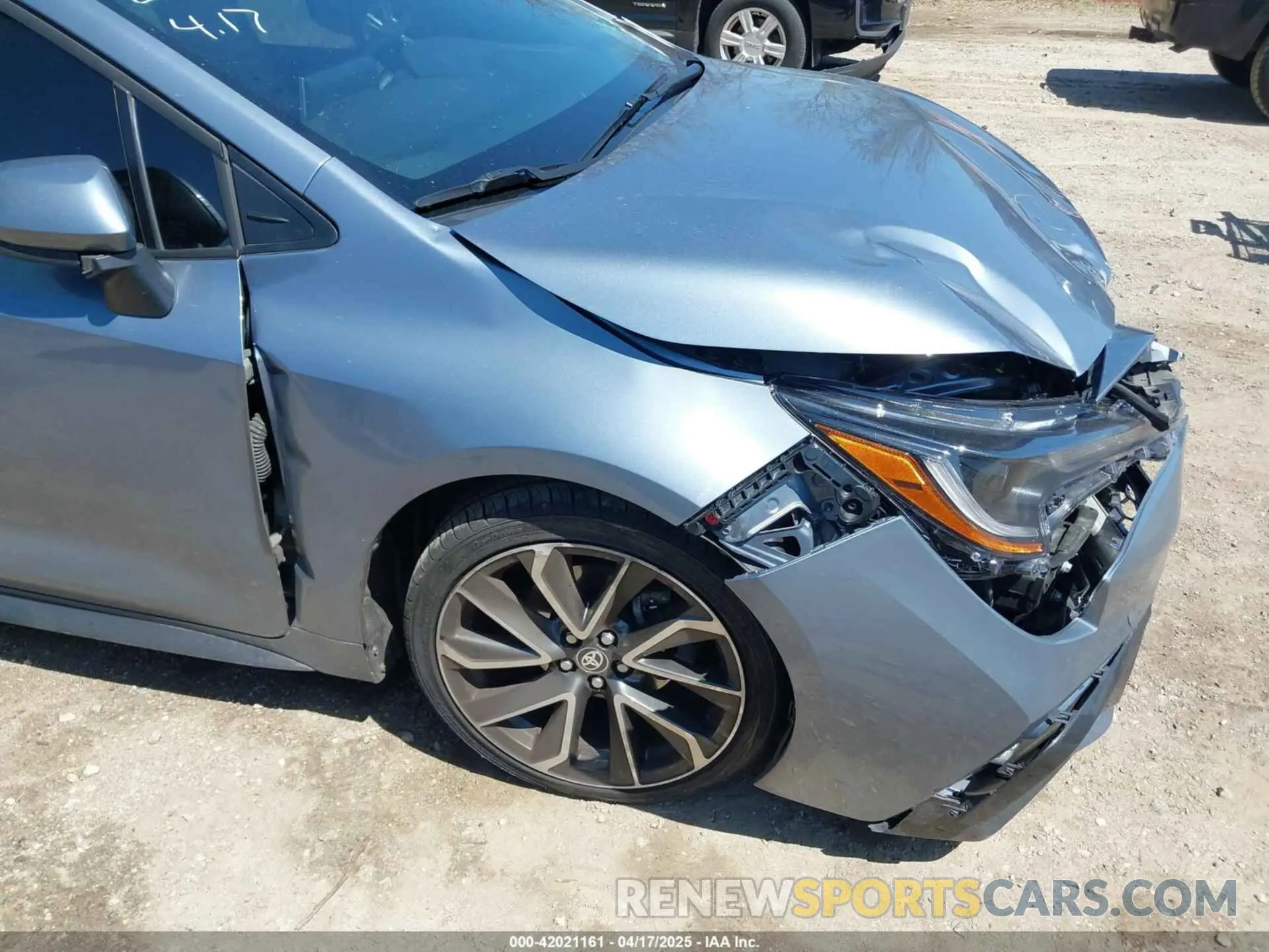 16 Photograph of a damaged car 5YFT4MCE1NP135209 TOYOTA COROLLA 2022