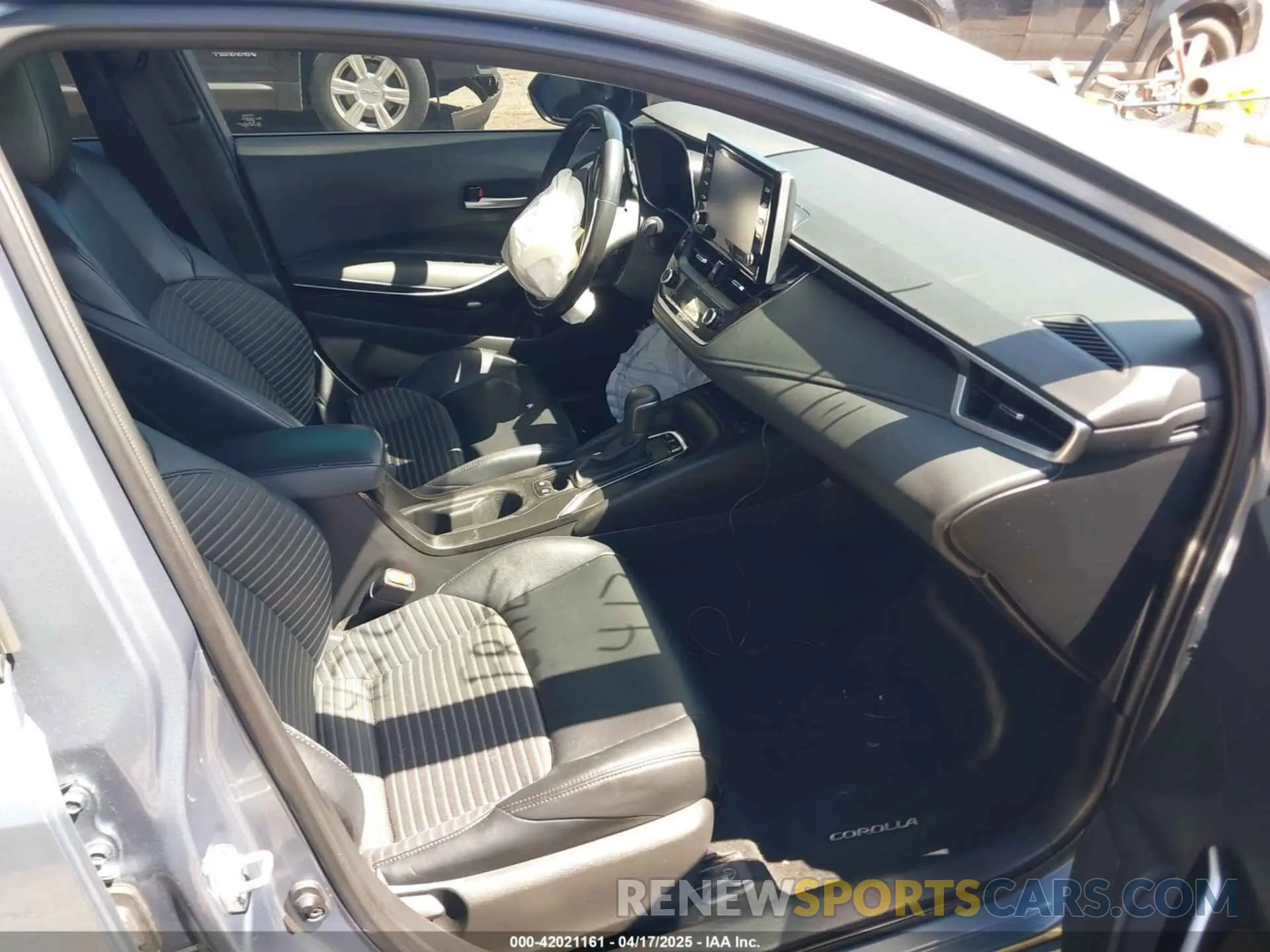 5 Photograph of a damaged car 5YFT4MCE1NP135209 TOYOTA COROLLA 2022