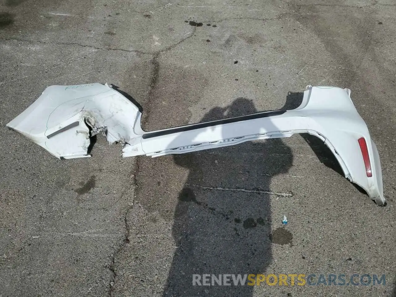 12 Photograph of a damaged car 5YFVPMAE5NP292938 TOYOTA COROLLA 2022