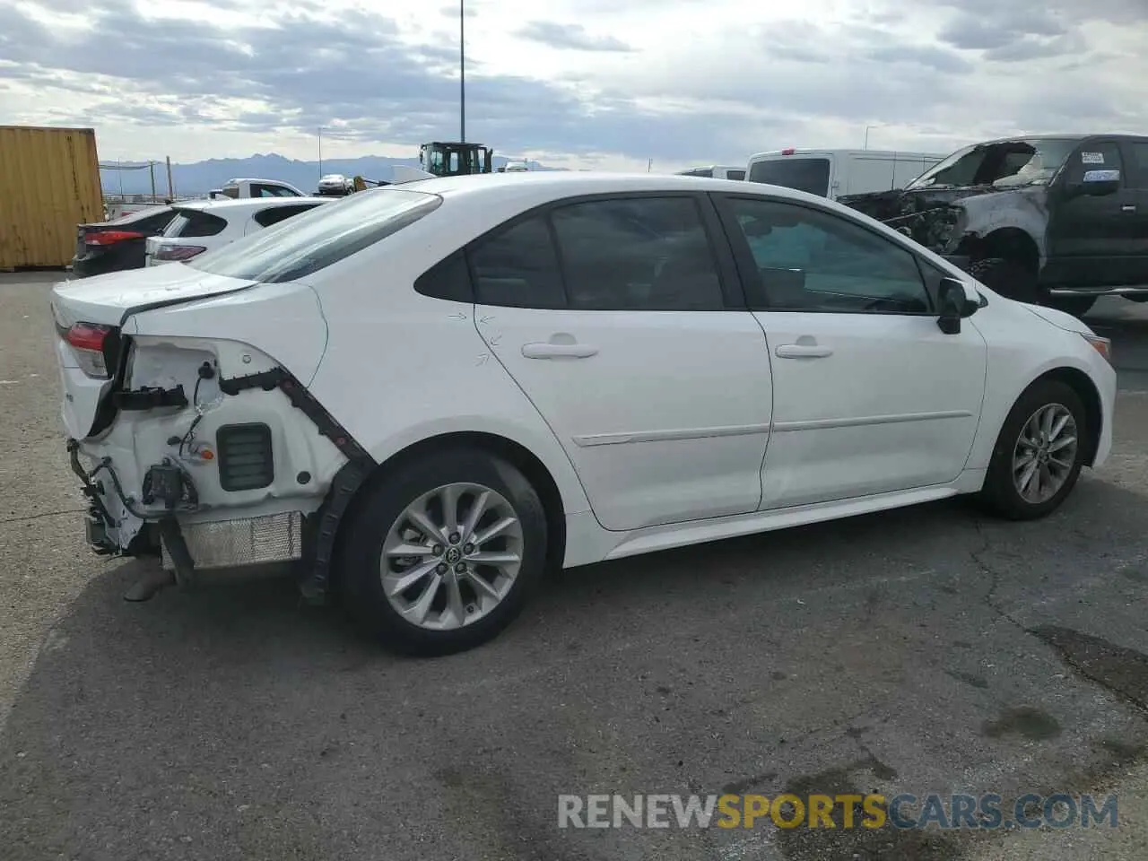 3 Photograph of a damaged car 5YFVPMAE5NP292938 TOYOTA COROLLA 2022