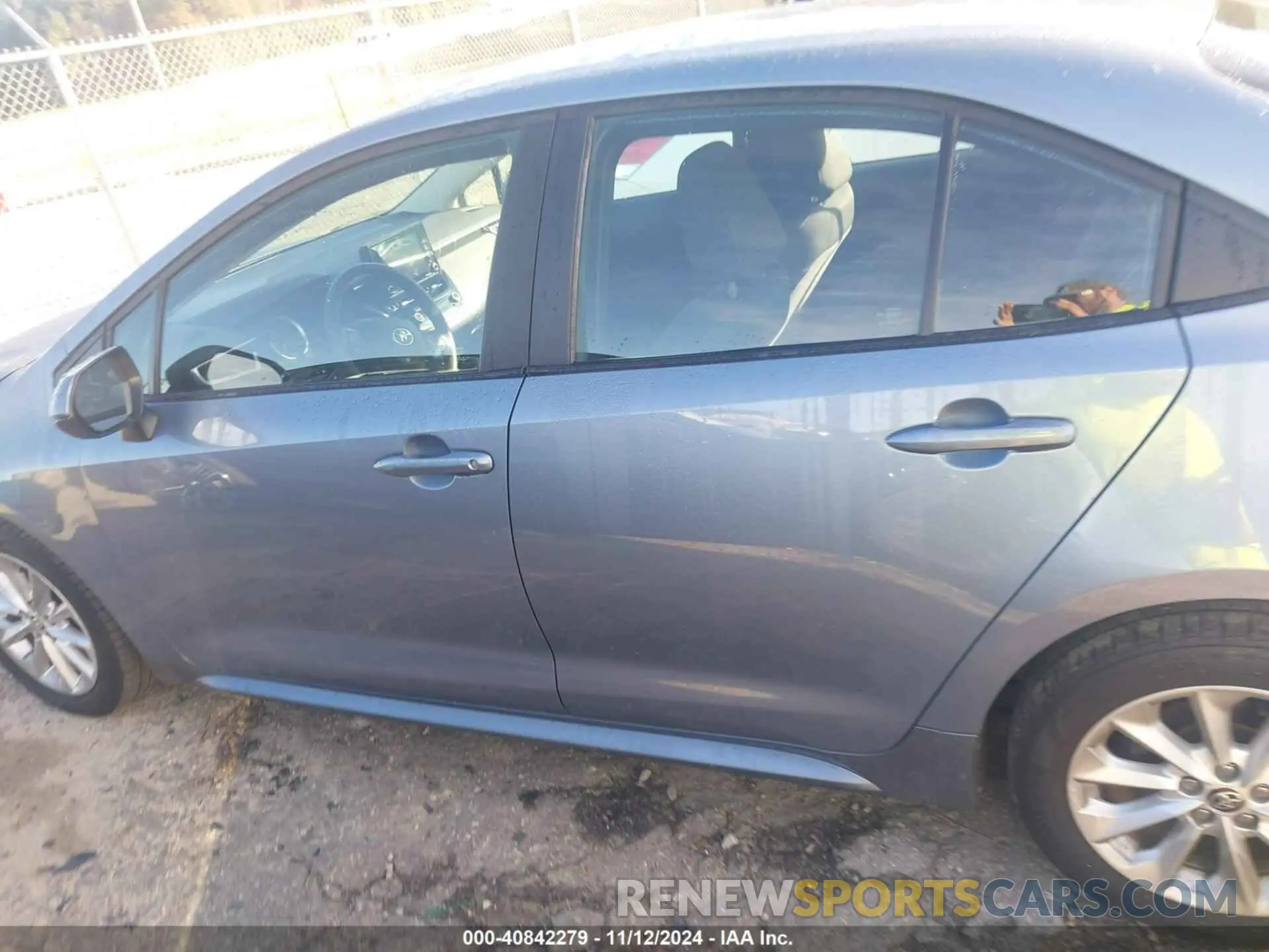14 Photograph of a damaged car 5YFVPMAE5NP389573 TOYOTA COROLLA 2022