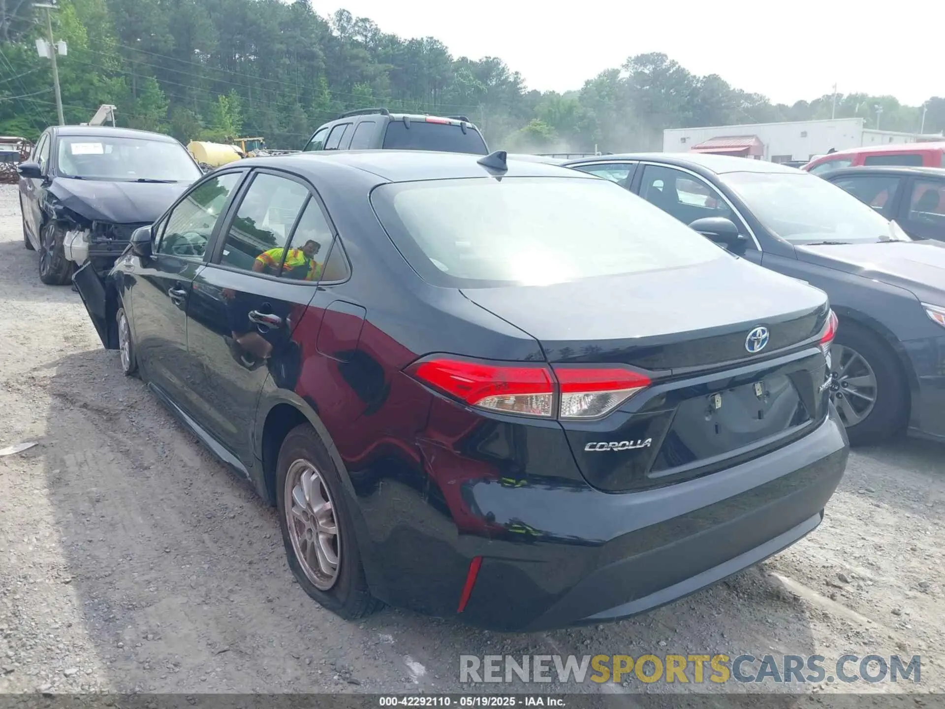 3 Photograph of a damaged car JTDEAMDE0NJ046753 TOYOTA COROLLA 2022