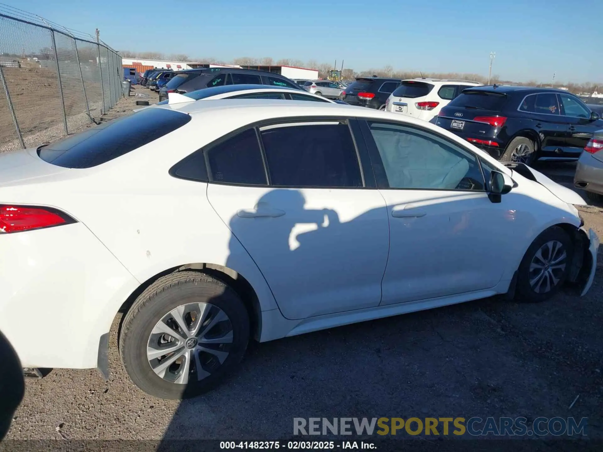 13 Photograph of a damaged car JTDEAMDE1NJ037740 TOYOTA COROLLA 2022
