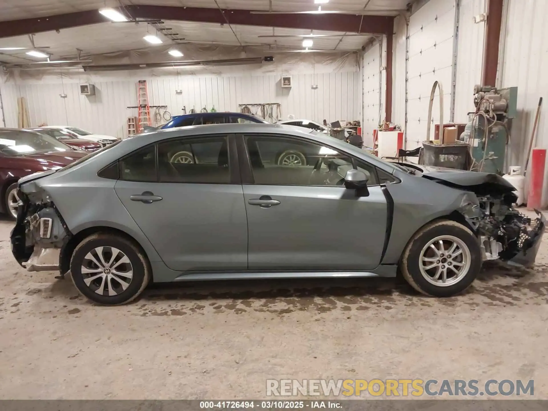 13 Photograph of a damaged car JTDEAMDE1NJ043697 TOYOTA COROLLA 2022