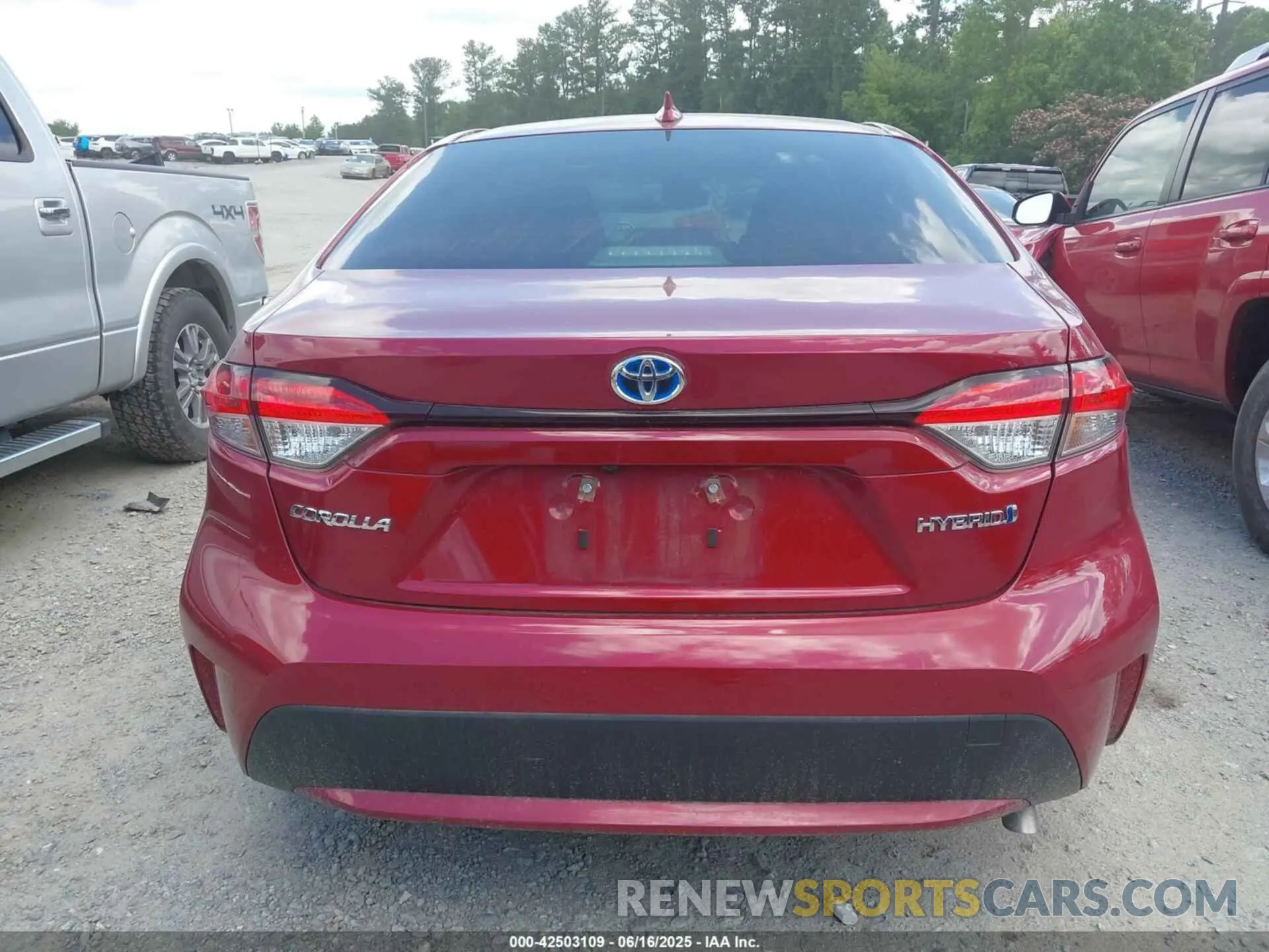 16 Photograph of a damaged car JTDEAMDE1NJ054585 TOYOTA COROLLA 2022
