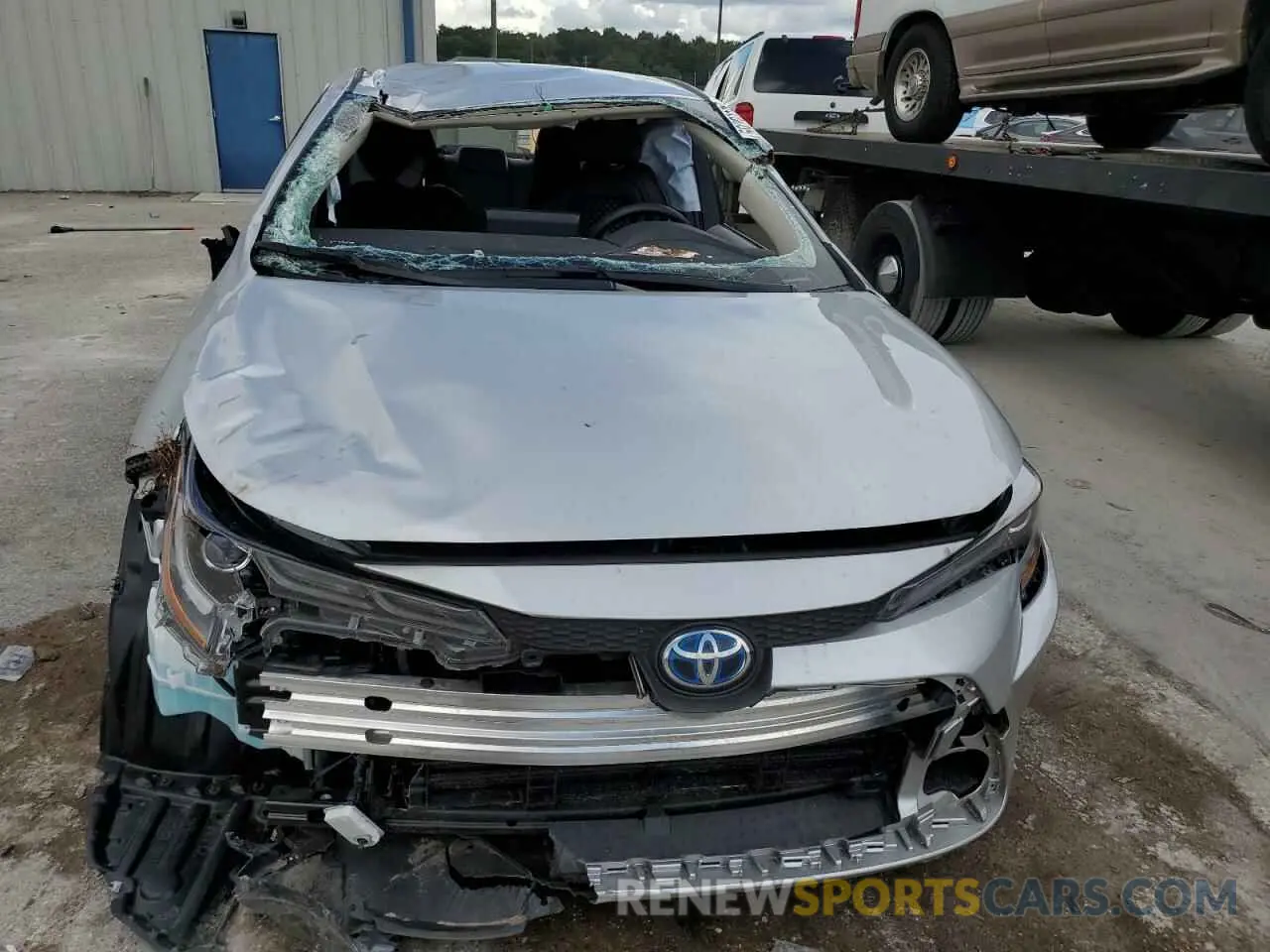 9 Photograph of a damaged car JTDEAMDE1NJ057065 TOYOTA COROLLA 2022