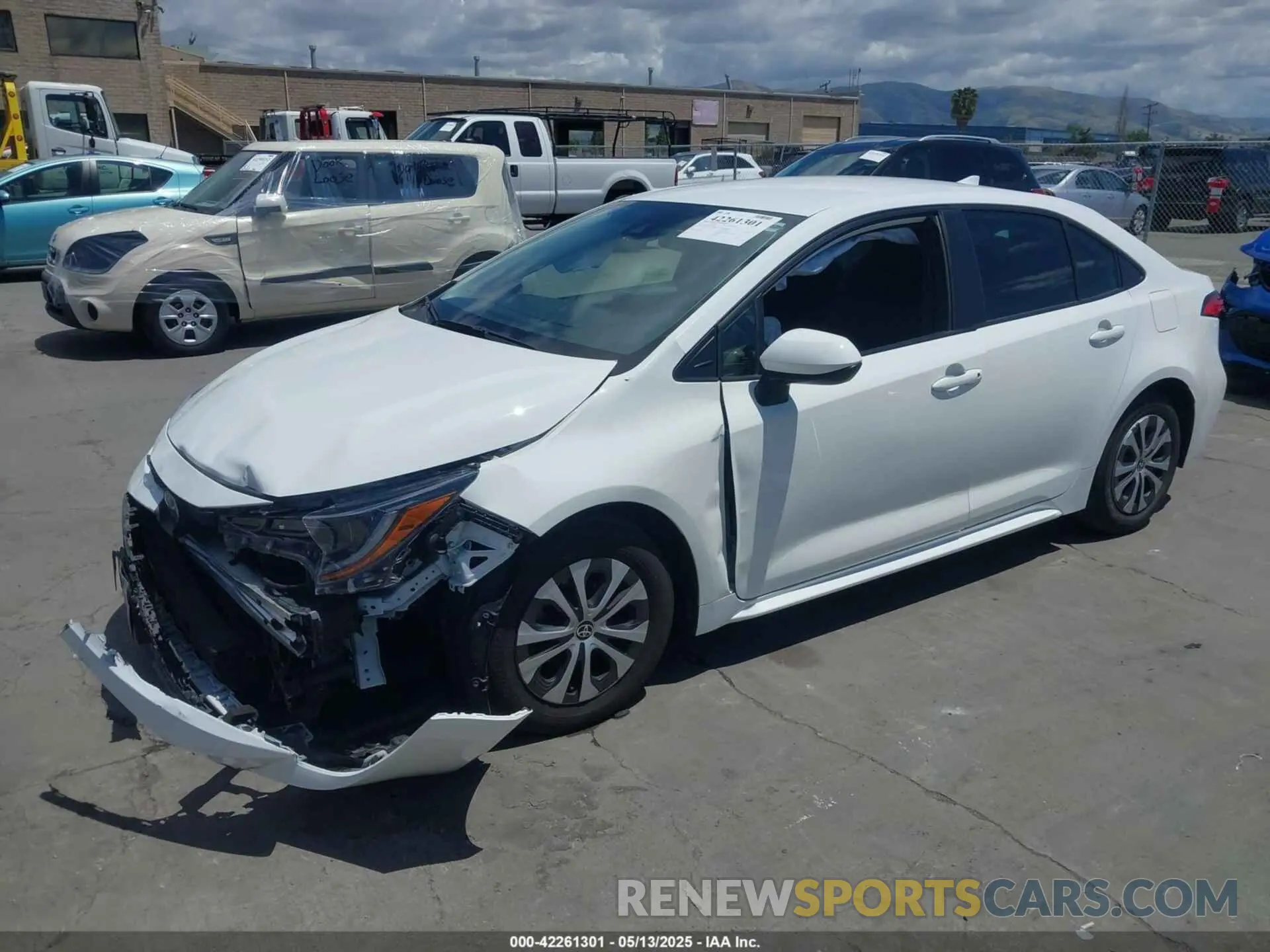 2 Фотография поврежденного автомобиля JTDEAMDE3N3003853 TOYOTA COROLLA 2022