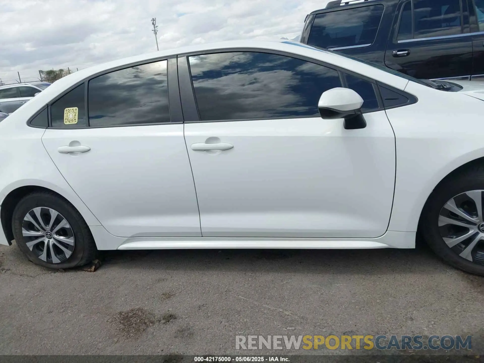 13 Photograph of a damaged car JTDEAMDE4N3001674 TOYOTA COROLLA 2022