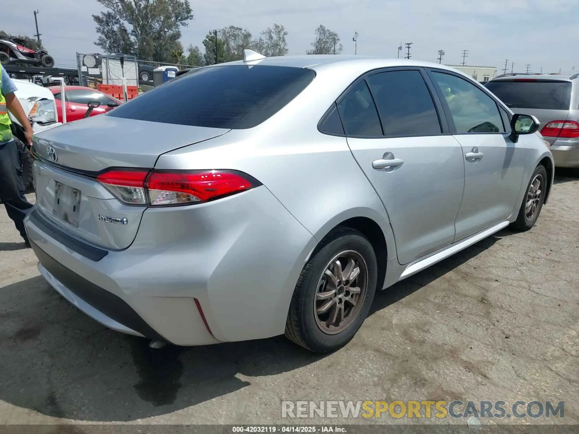 4 Photograph of a damaged car JTDEAMDE6NJ056705 TOYOTA COROLLA 2022