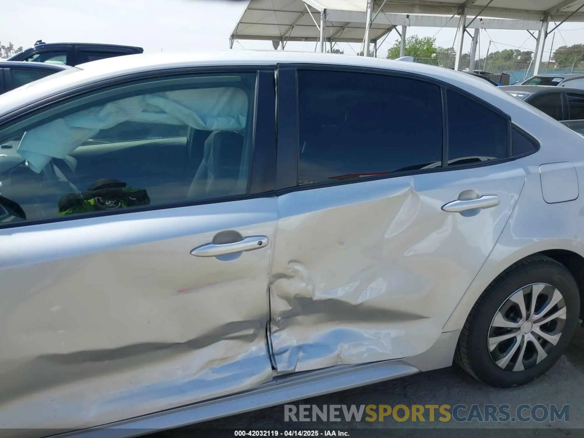 6 Photograph of a damaged car JTDEAMDE6NJ056705 TOYOTA COROLLA 2022