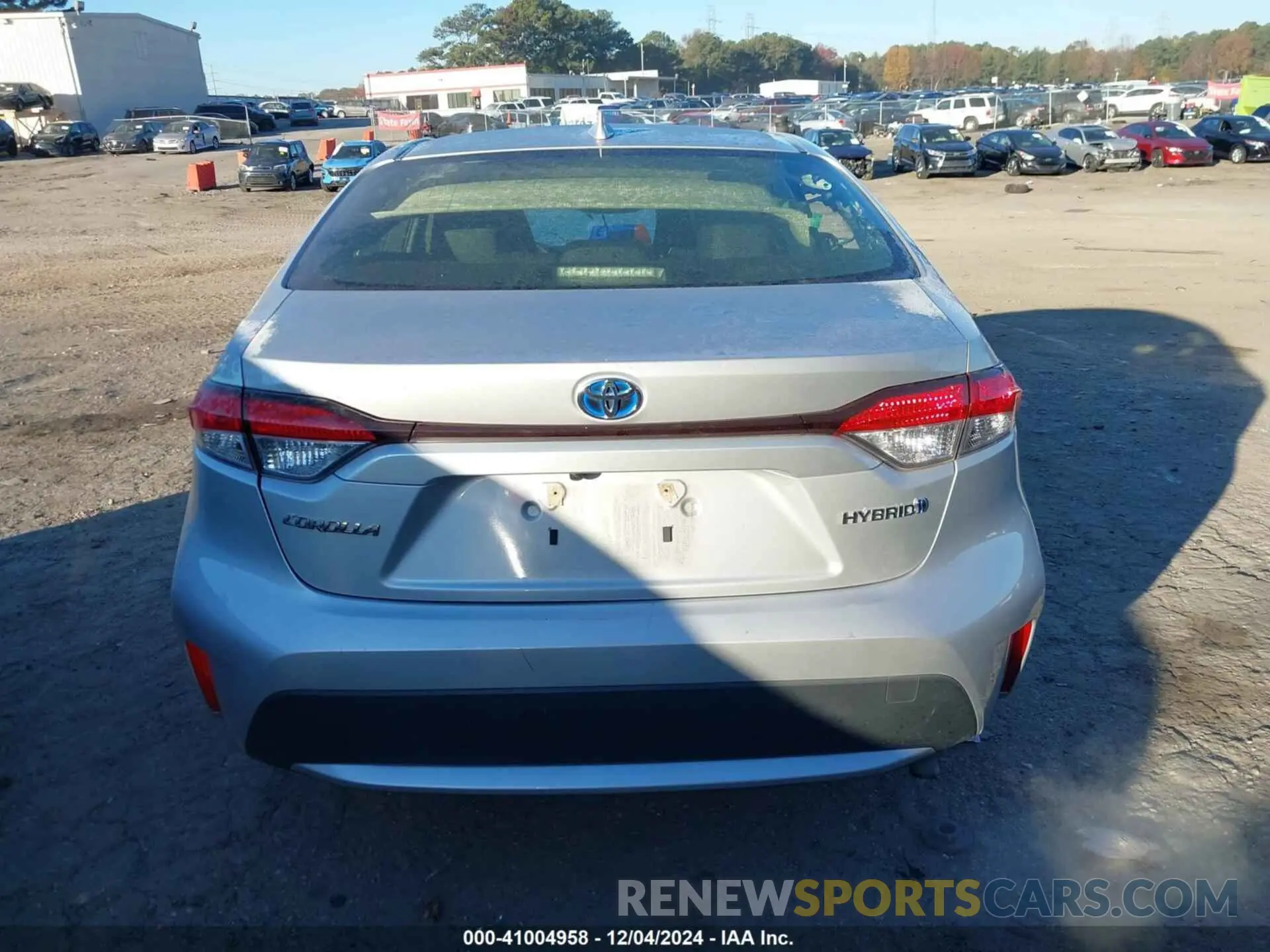 17 Photograph of a damaged car JTDEAMDE7NJ055305 TOYOTA COROLLA 2022