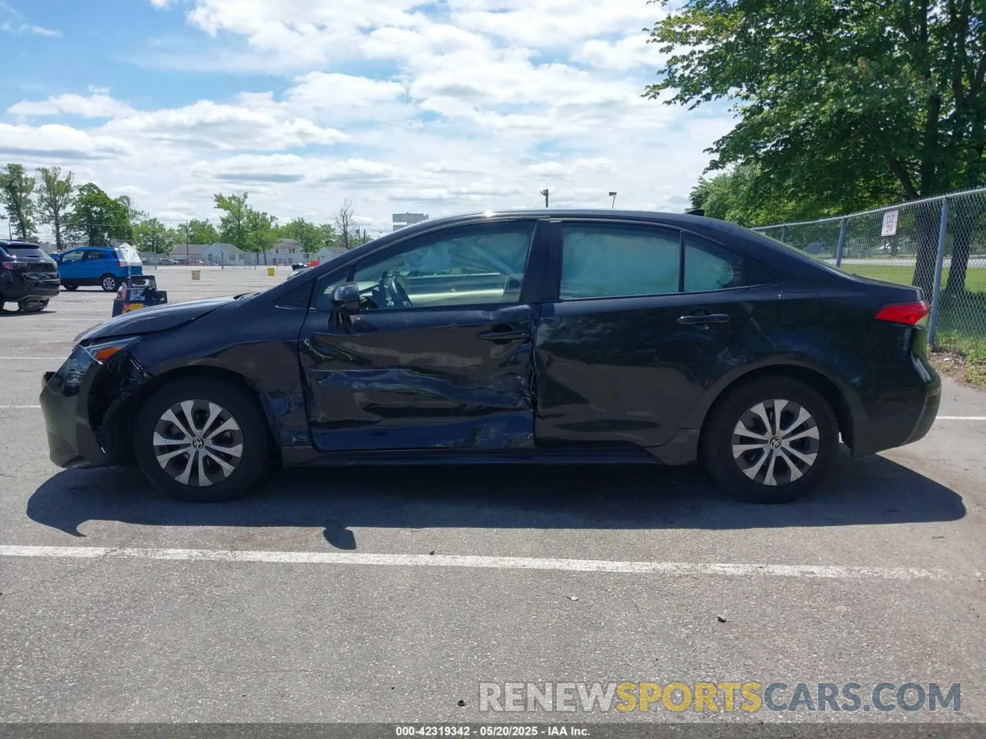 13 Photograph of a damaged car JTDEAMDE8NJ055538 TOYOTA COROLLA 2022