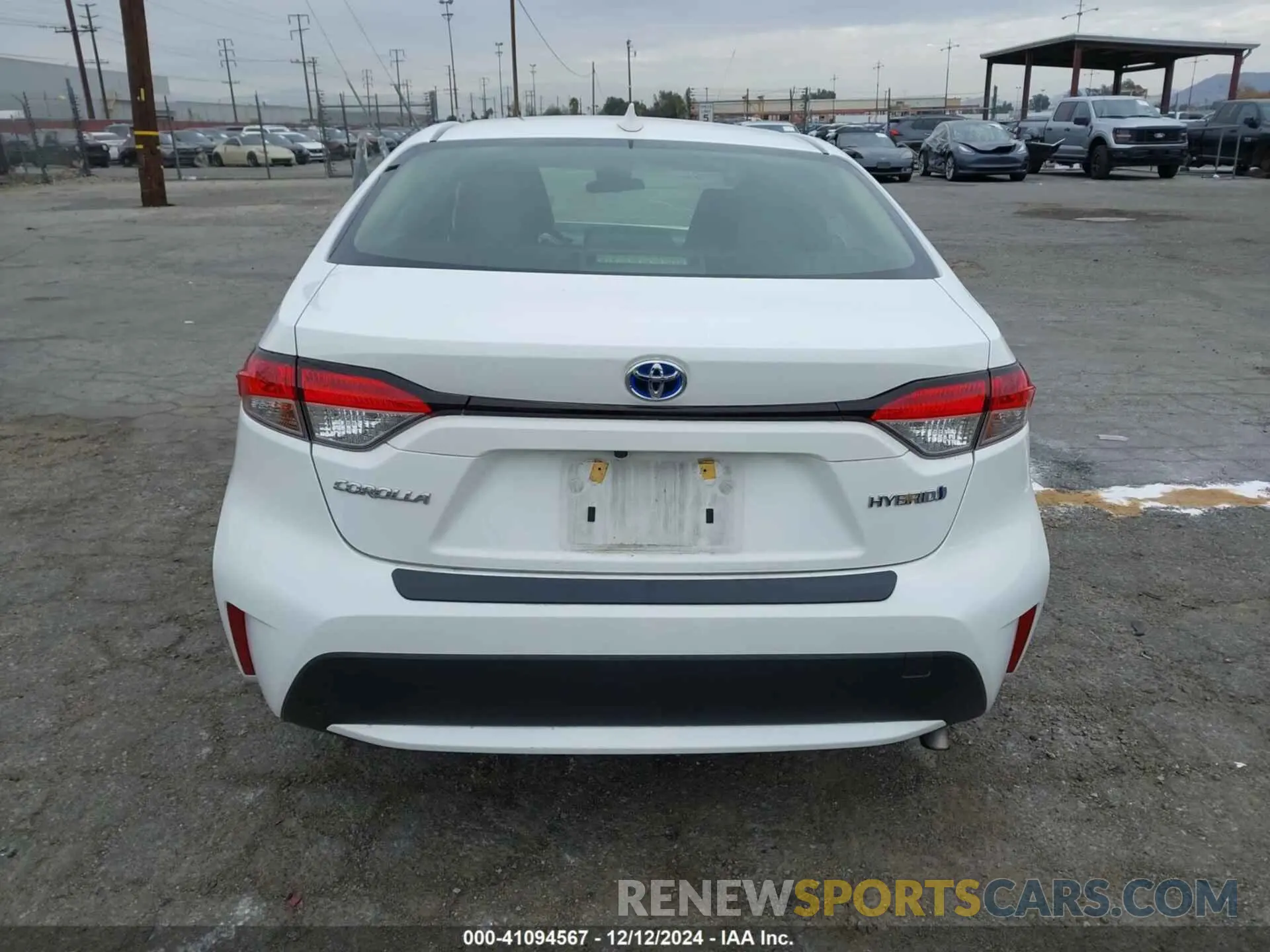 17 Photograph of a damaged car JTDEAMDE9NJ042300 TOYOTA COROLLA 2022