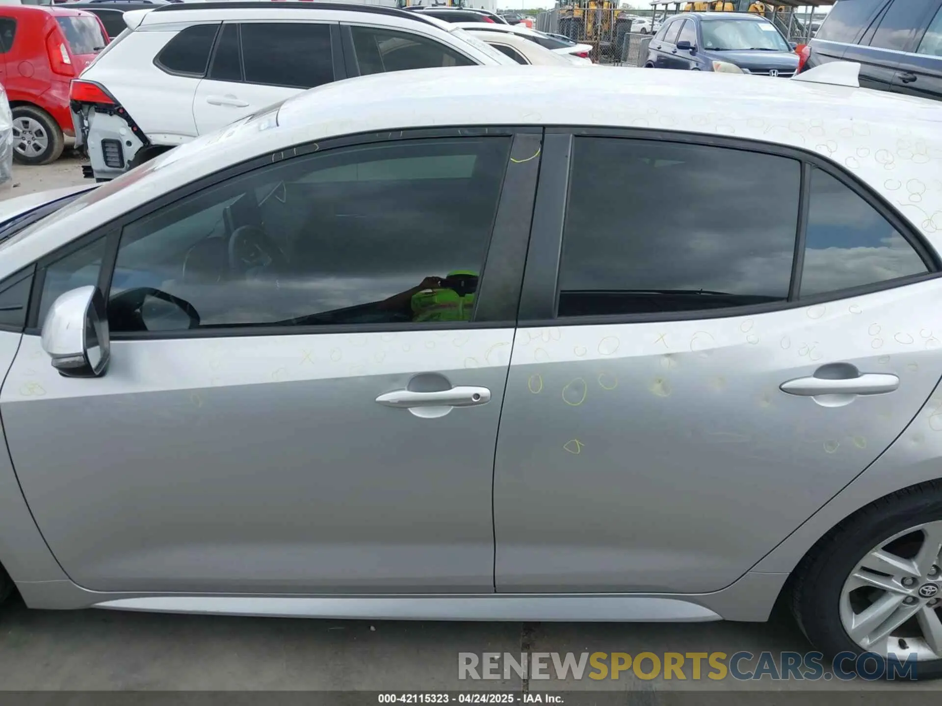 14 Photograph of a damaged car JTND4MBE4N3153004 TOYOTA COROLLA 2022