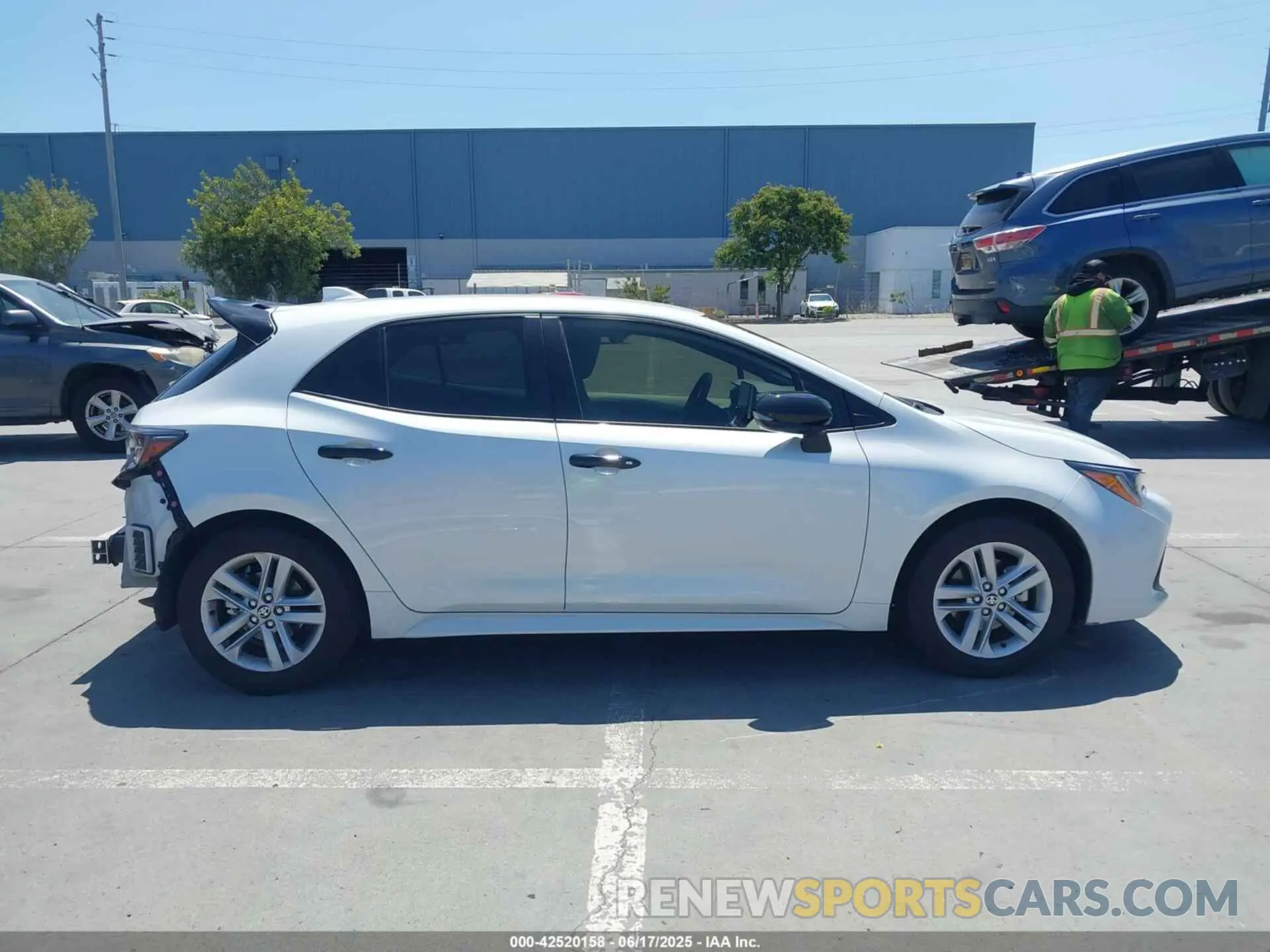 14 Photograph of a damaged car JTND4MBE9N3186581 TOYOTA COROLLA 2022