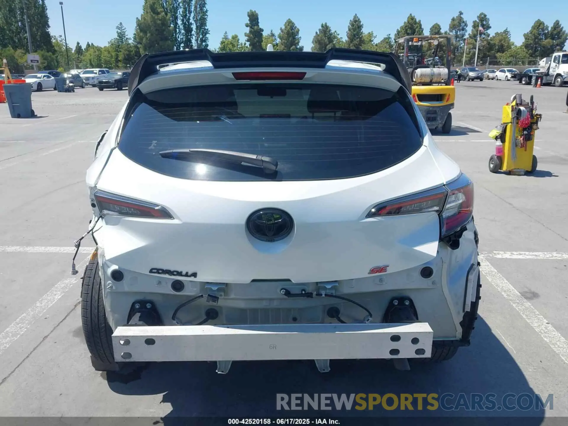 17 Photograph of a damaged car JTND4MBE9N3186581 TOYOTA COROLLA 2022
