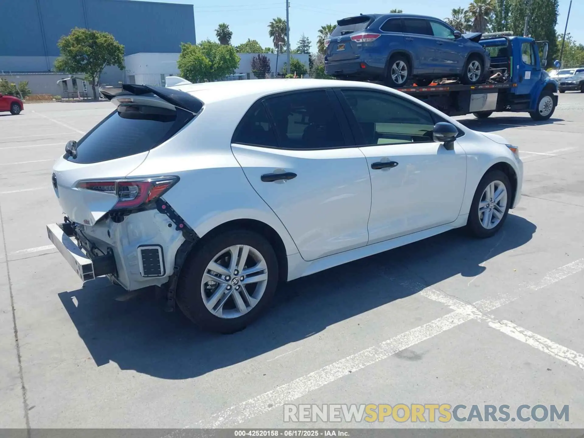 4 Photograph of a damaged car JTND4MBE9N3186581 TOYOTA COROLLA 2022