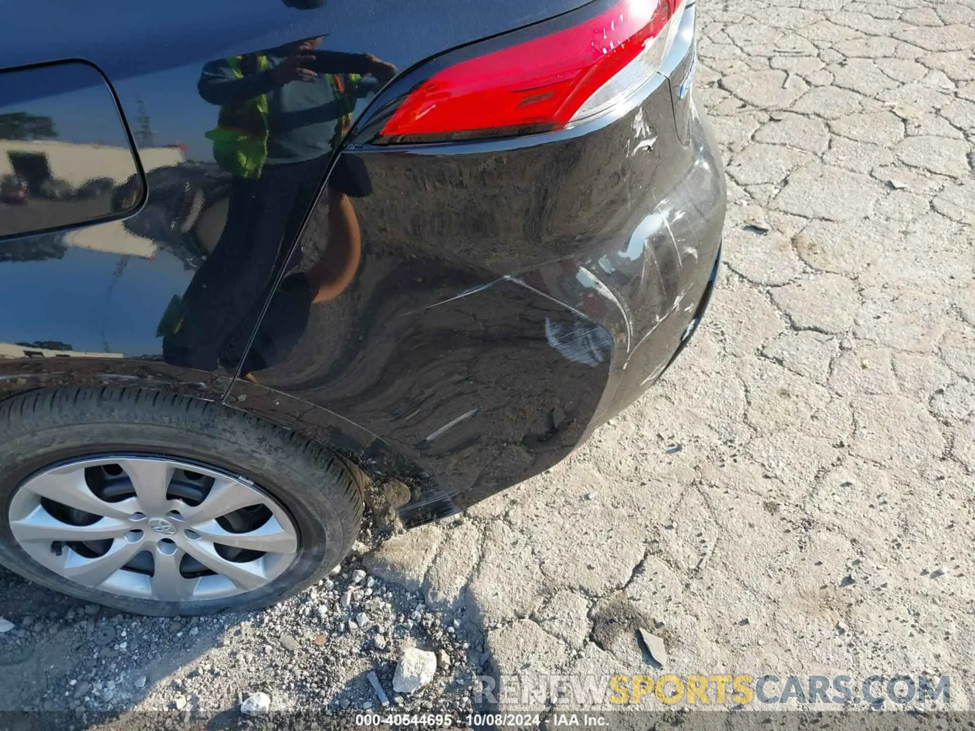18 Photograph of a damaged car 5YFB4MDE0PP041173 TOYOTA COROLLA 2023