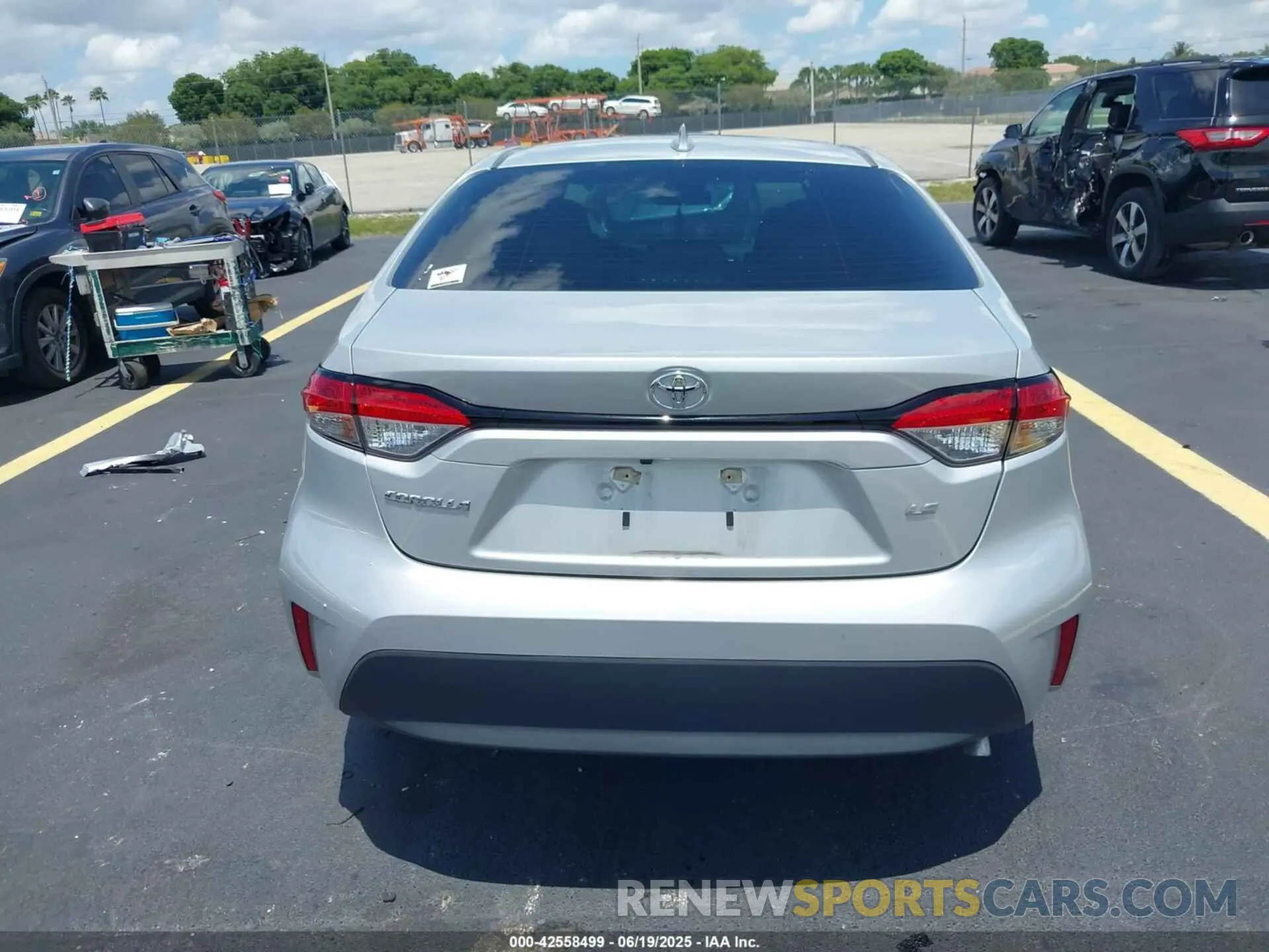 17 Photograph of a damaged car 5YFB4MDE2PP018039 TOYOTA COROLLA 2023