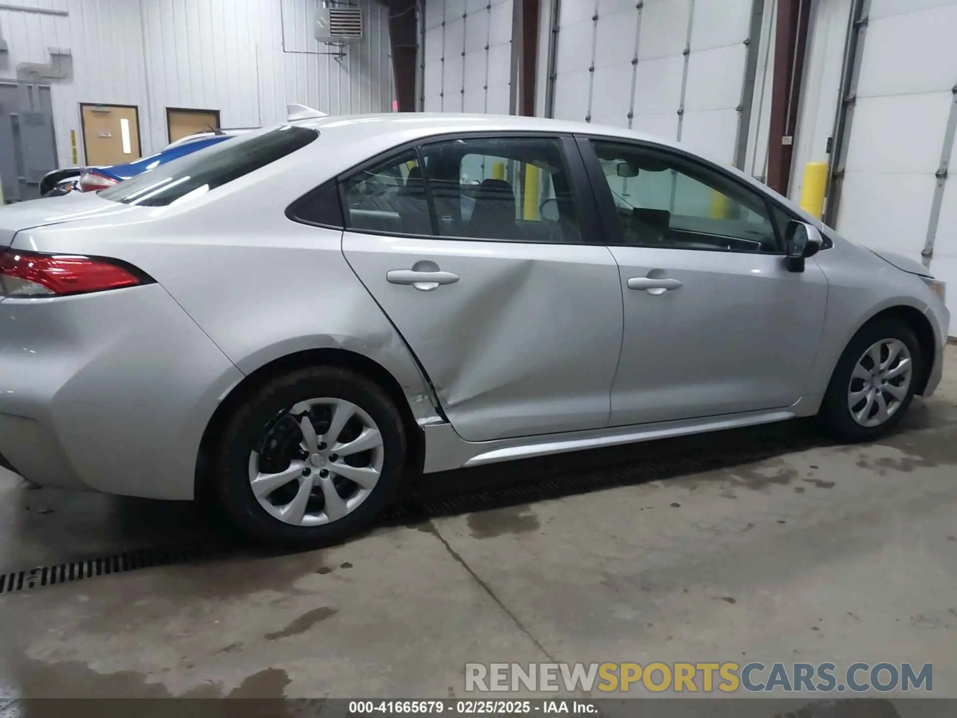 13 Photograph of a damaged car 5YFB4MDE2PP035522 TOYOTA COROLLA 2023