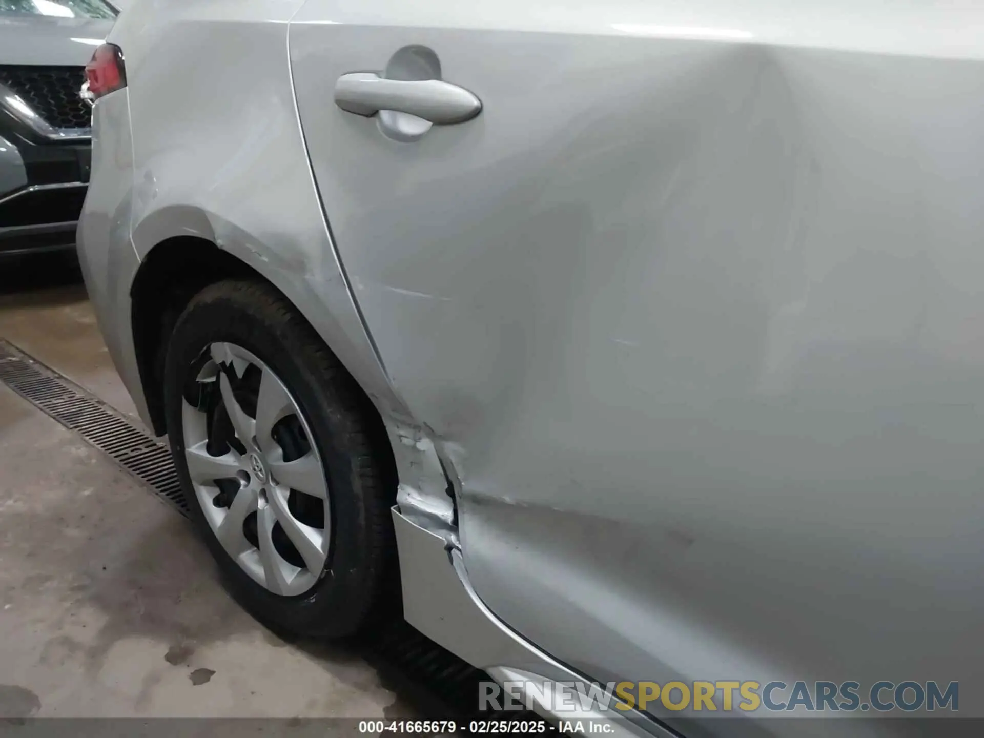 17 Photograph of a damaged car 5YFB4MDE2PP035522 TOYOTA COROLLA 2023