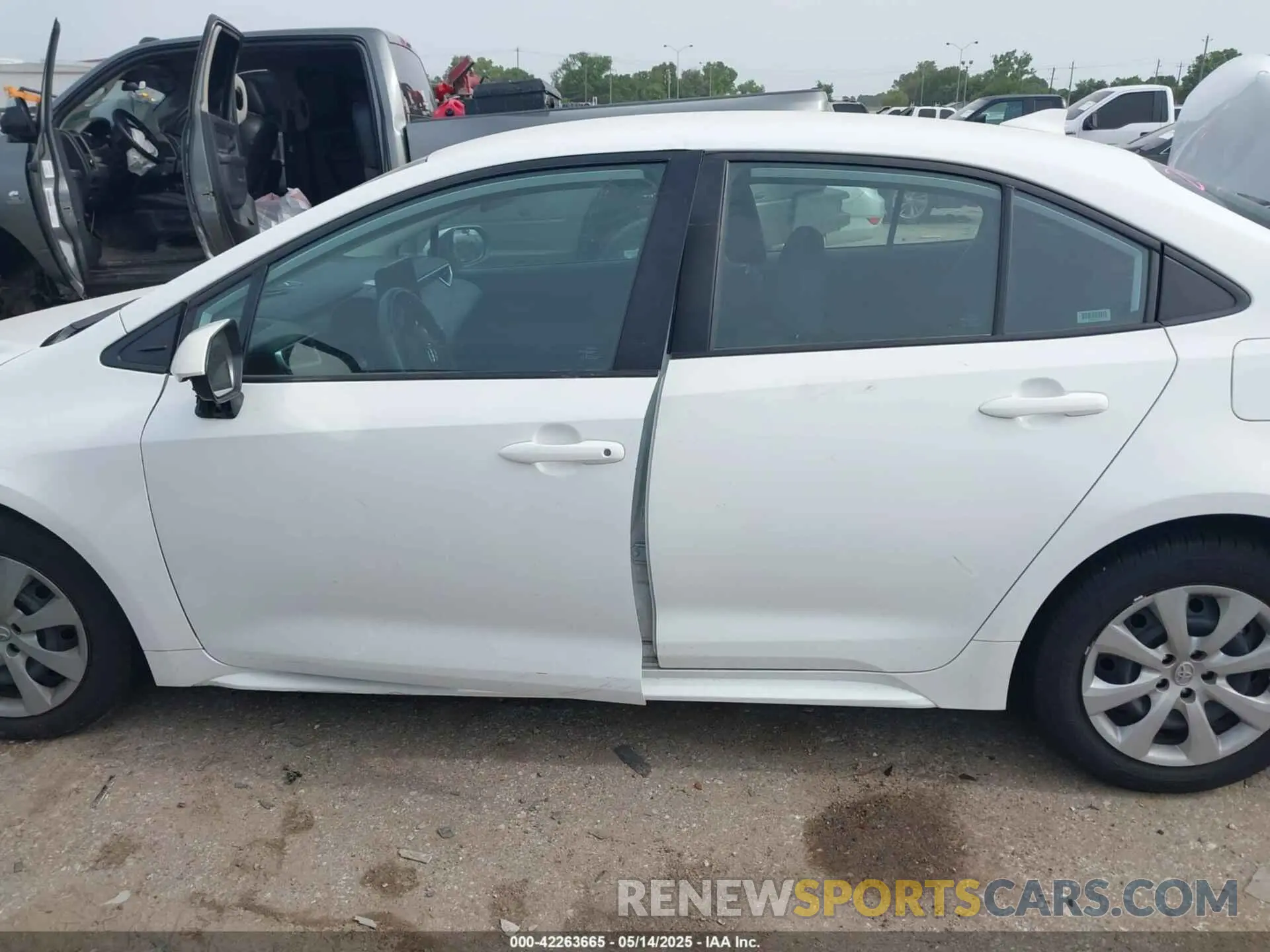 13 Photograph of a damaged car 5YFB4MDE3PP017210 TOYOTA COROLLA 2023