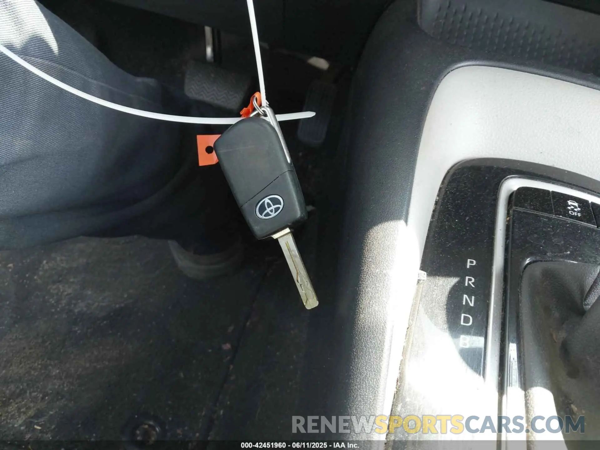 11 Photograph of a damaged car 5YFB4MDE5PP042657 TOYOTA COROLLA 2023