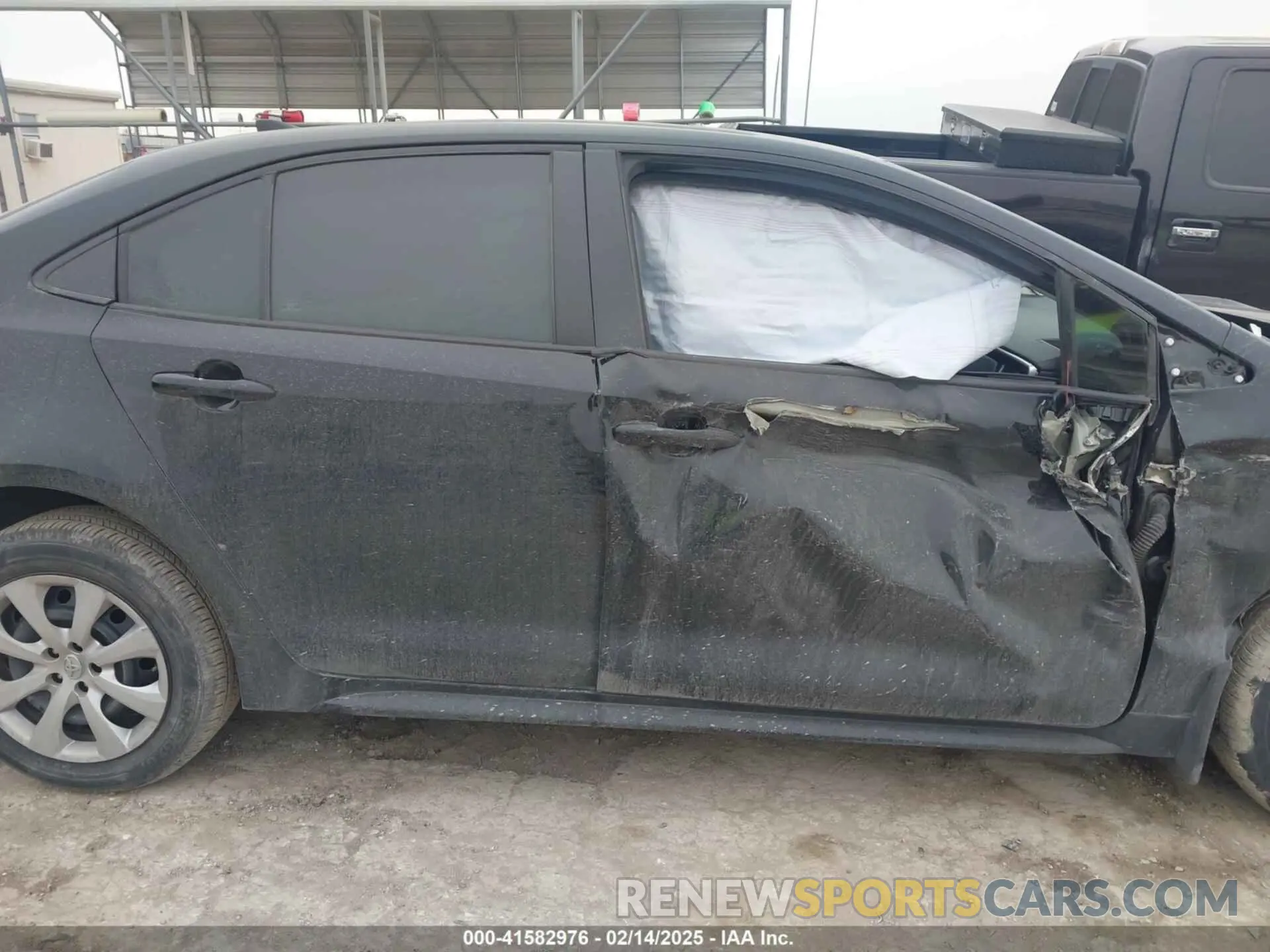 13 Photograph of a damaged car 5YFB4MDE7PP041395 TOYOTA COROLLA 2023