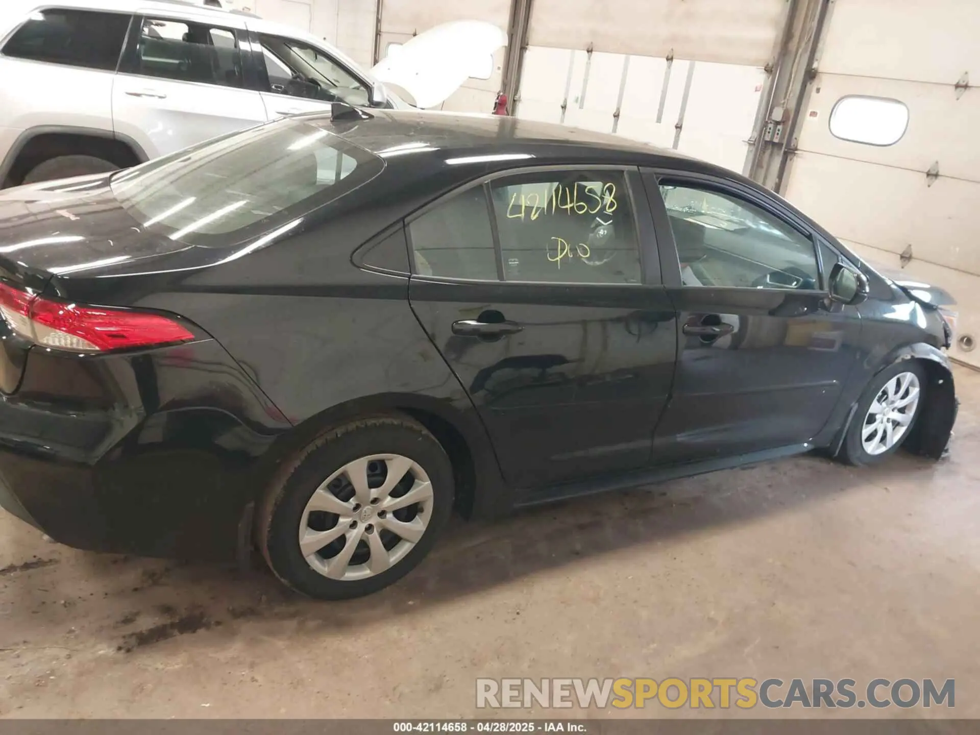 13 Photograph of a damaged car 5YFB4MDE9PP010374 TOYOTA COROLLA 2023