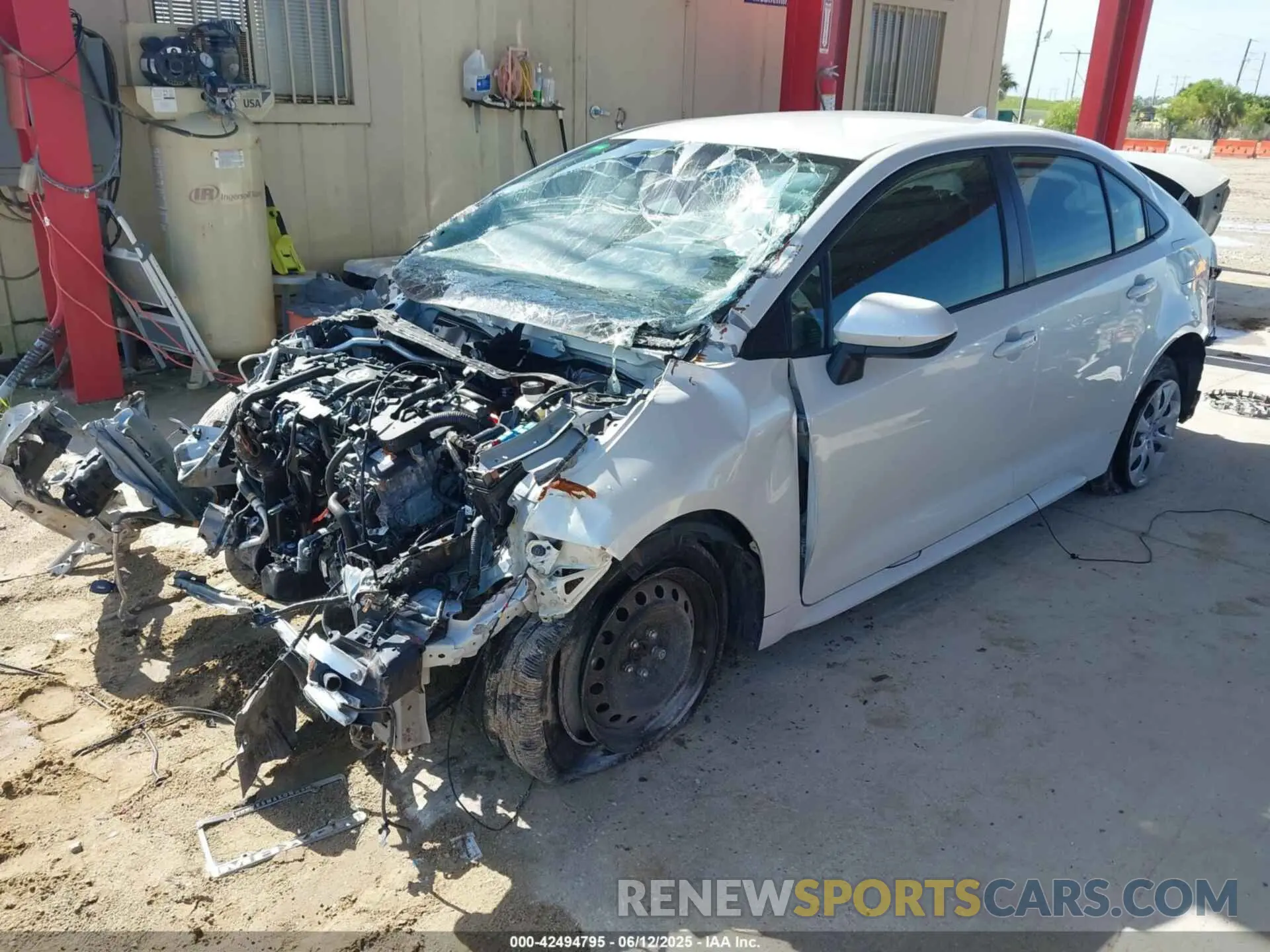2 Фотография поврежденного автомобиля JTDBCMFE3PJ001058 TOYOTA COROLLA 2023