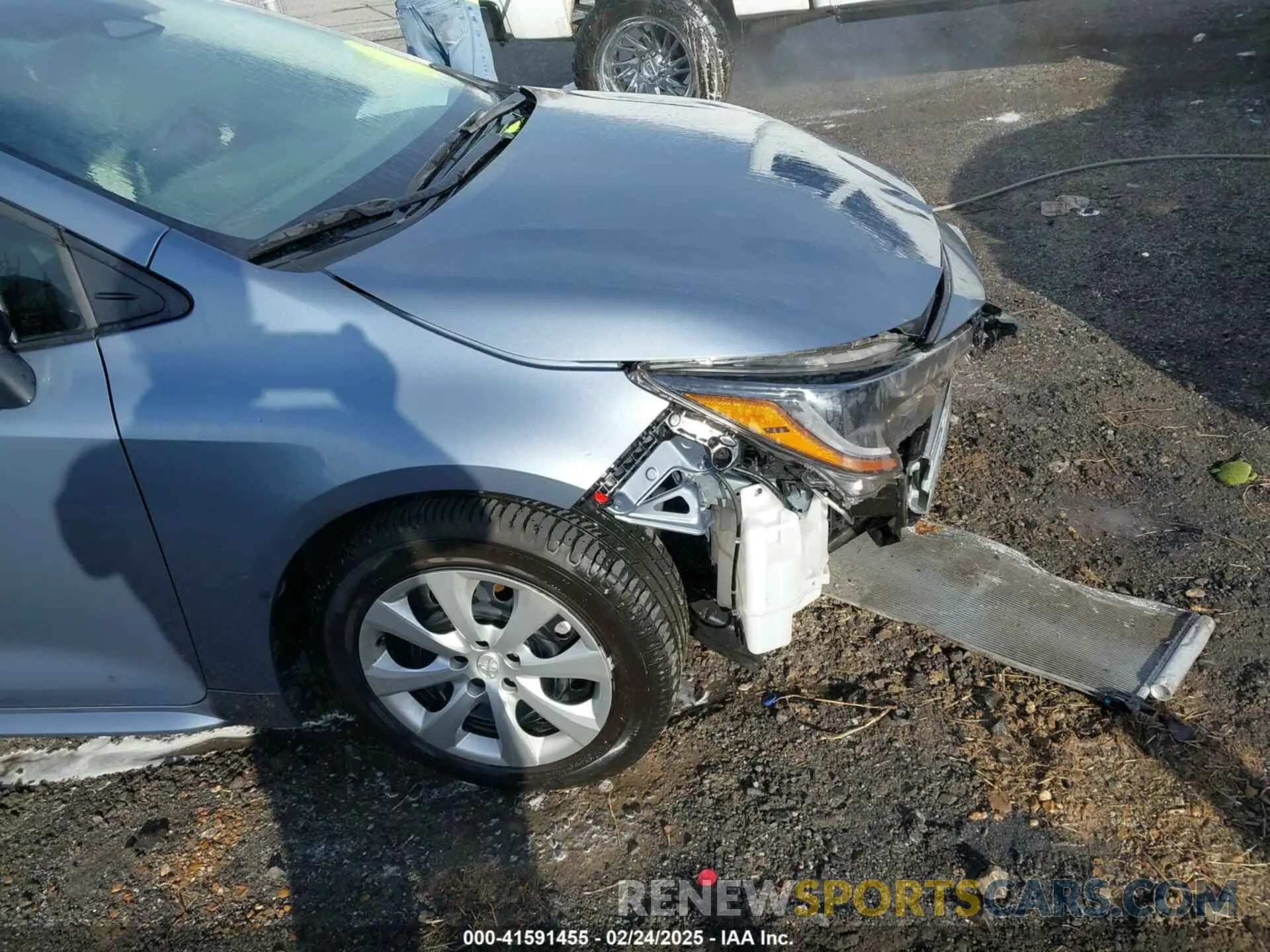 17 Photograph of a damaged car 5YFB4MDE1RP139373 TOYOTA COROLLA 2024