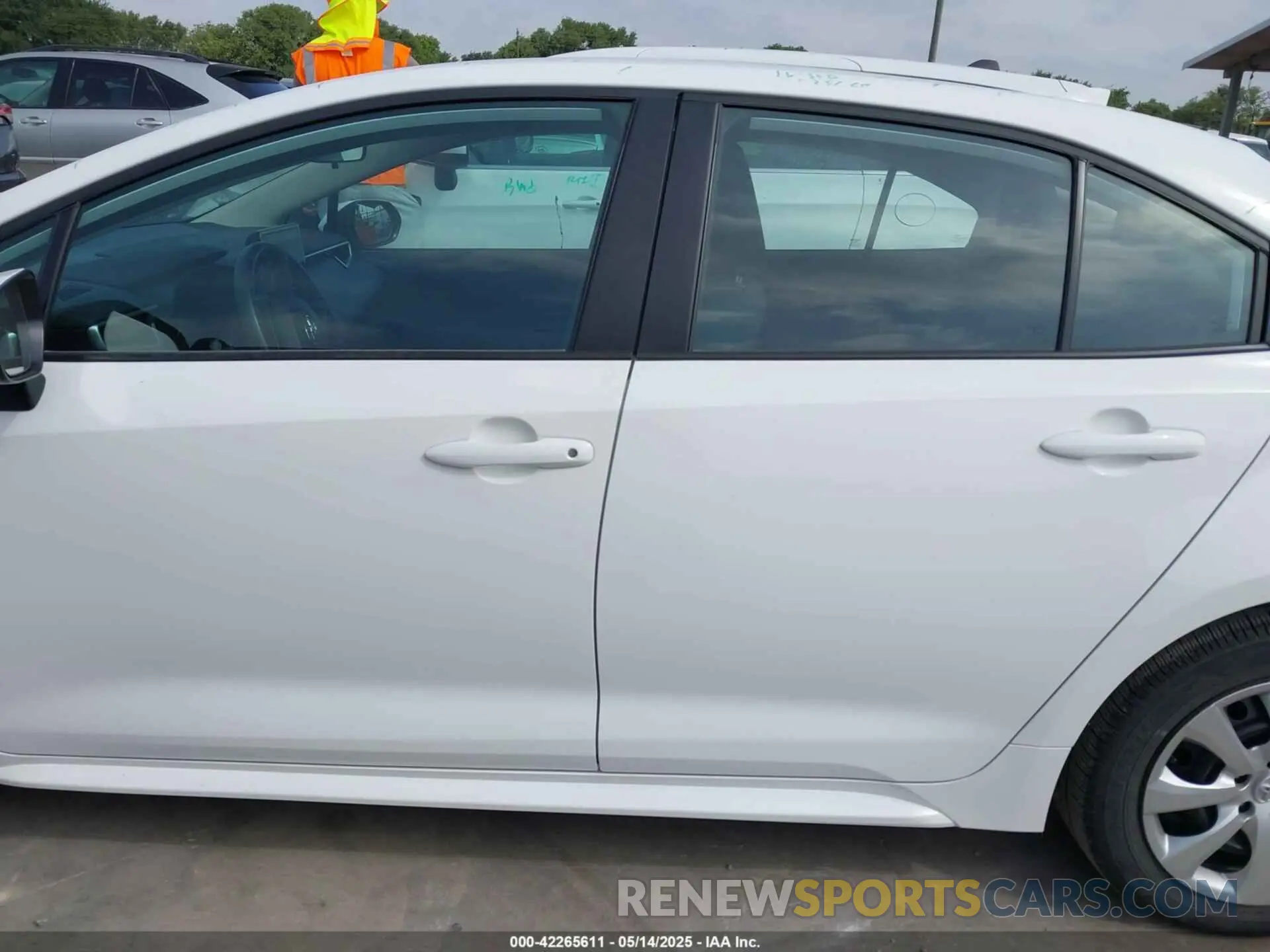 14 Photograph of a damaged car 5YFB4MDE2RP132125 TOYOTA COROLLA 2024