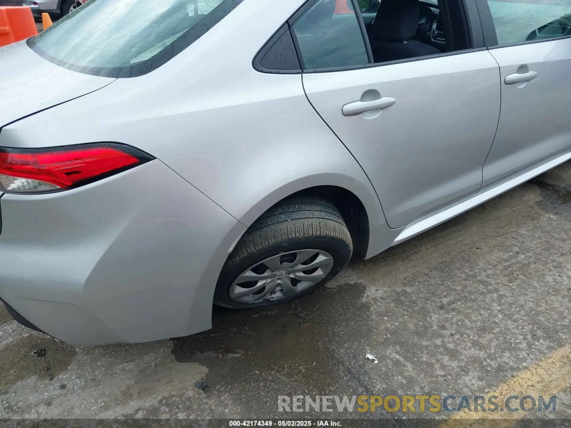 17 Photograph of a damaged car 5YFB4MDE5RP110281 TOYOTA COROLLA 2024