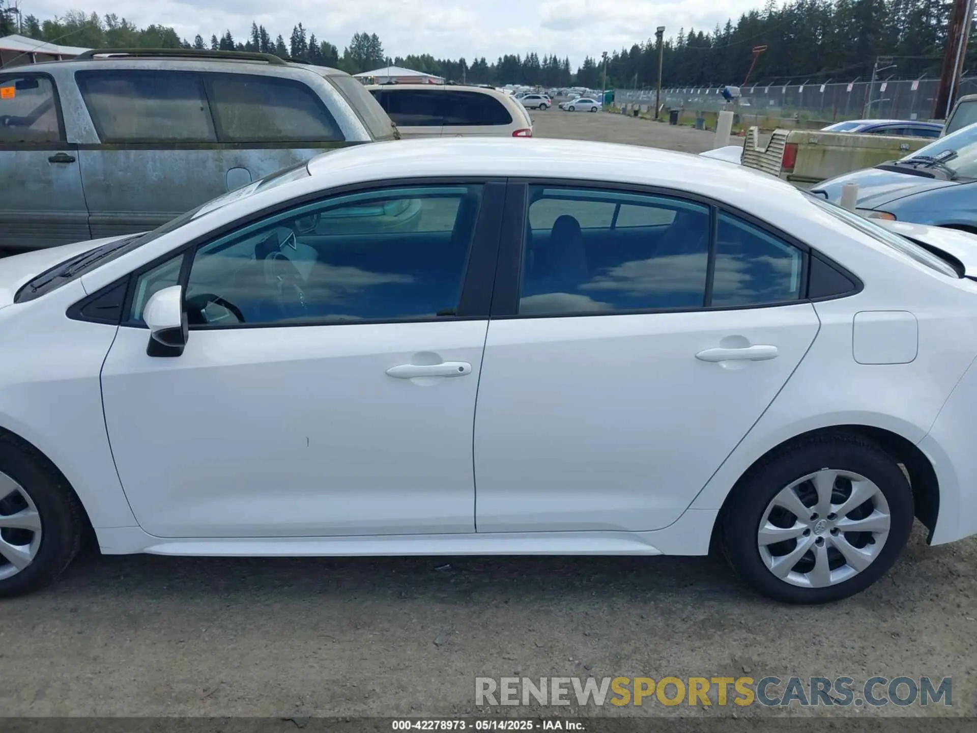 14 Photograph of a damaged car 5YFB4MDE6RP176581 TOYOTA COROLLA 2024