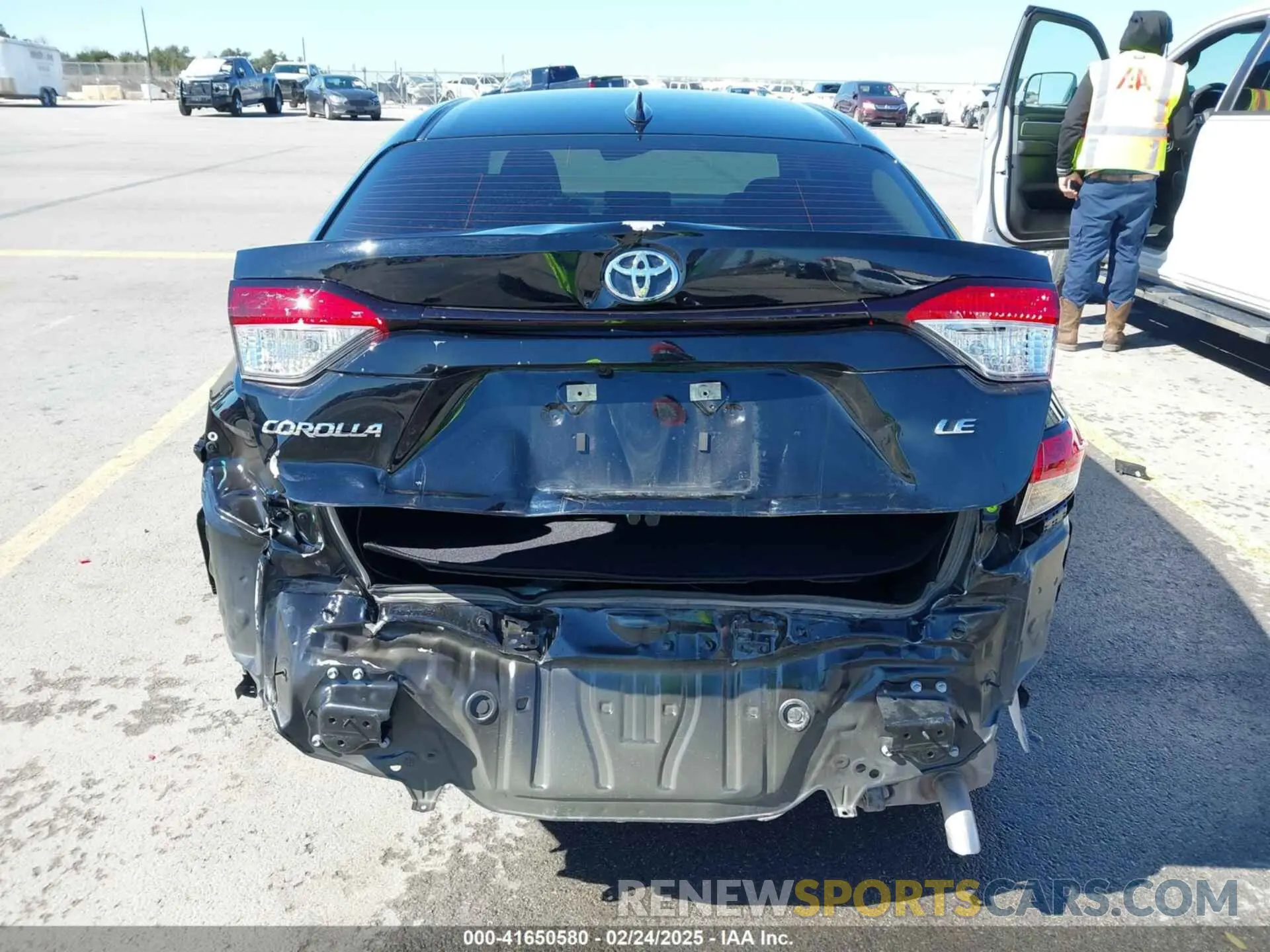 17 Photograph of a damaged car 5YFB4MDE8RP194872 TOYOTA COROLLA 2024