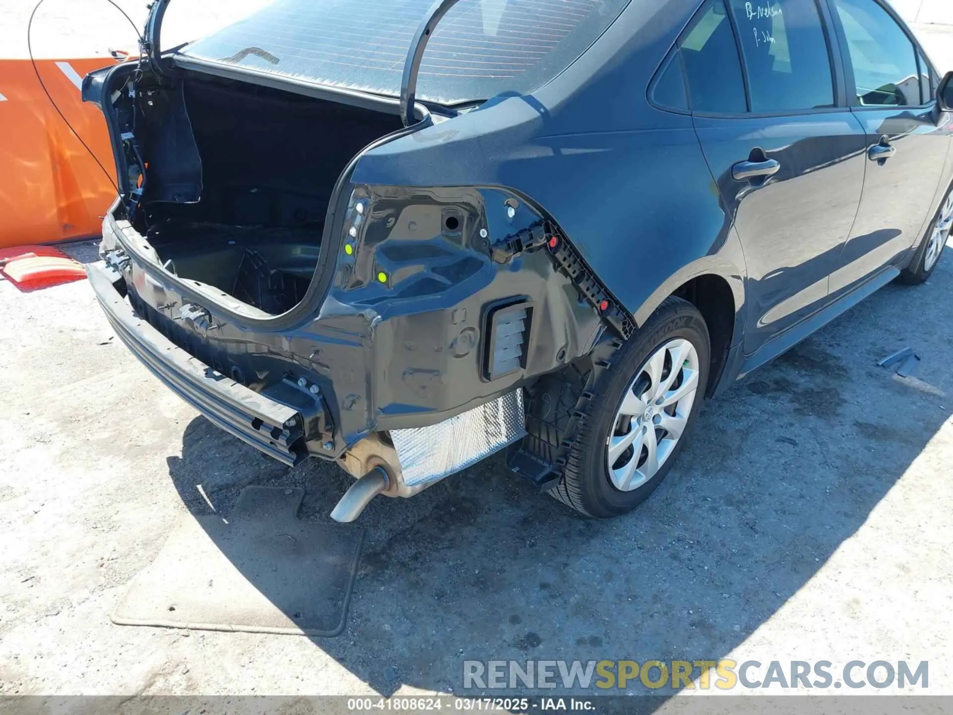 6 Photograph of a damaged car 5YFB4MDE8RP210942 TOYOTA COROLLA 2024