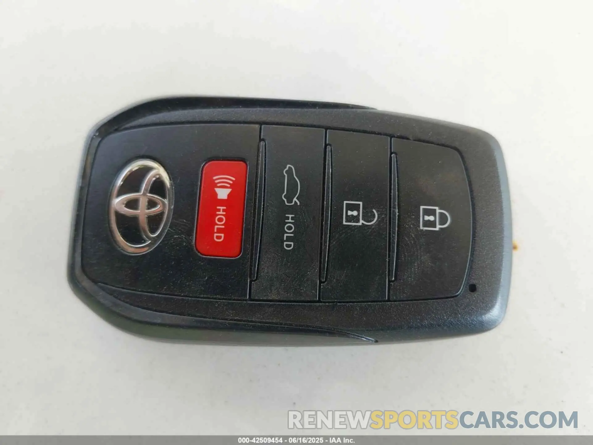 11 Фотография поврежденного автомобиля JTDBCMFE1R3049990 TOYOTA COROLLA 2024
