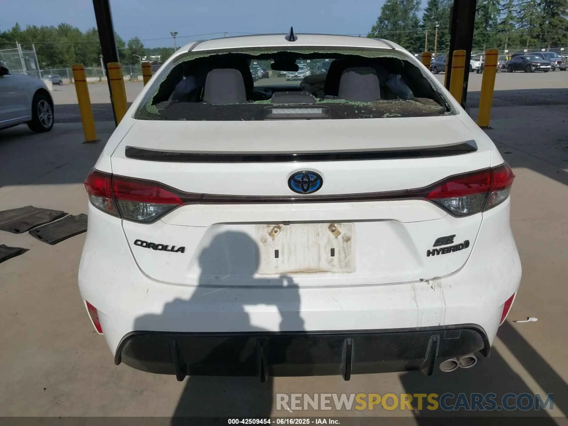 17 Фотография поврежденного автомобиля JTDBCMFE1R3049990 TOYOTA COROLLA 2024