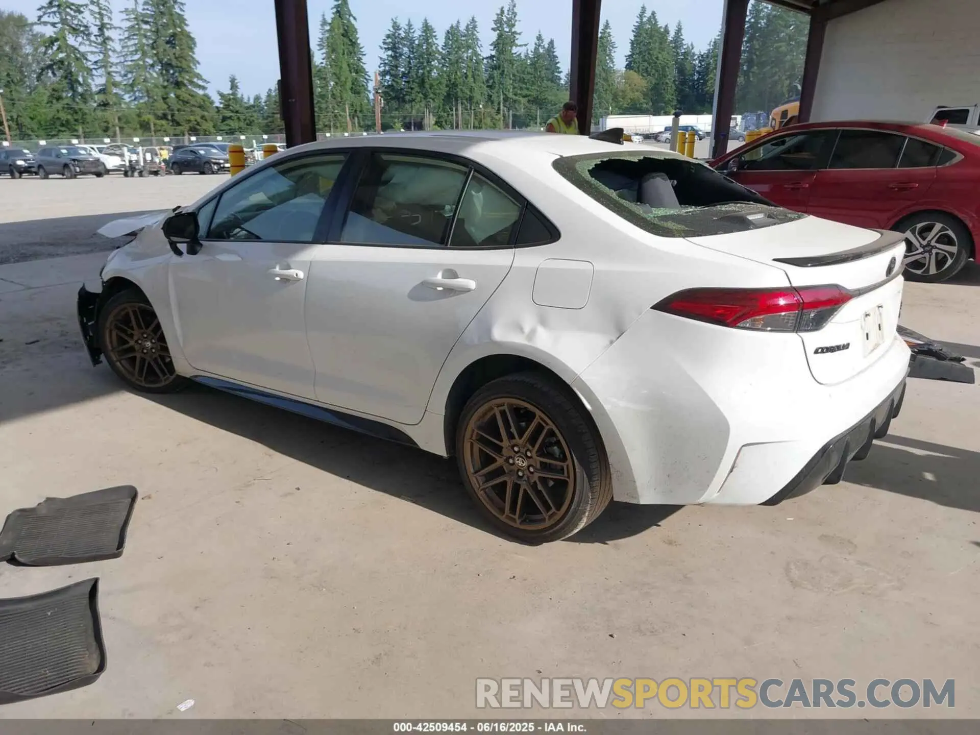 3 Фотография поврежденного автомобиля JTDBCMFE1R3049990 TOYOTA COROLLA 2024