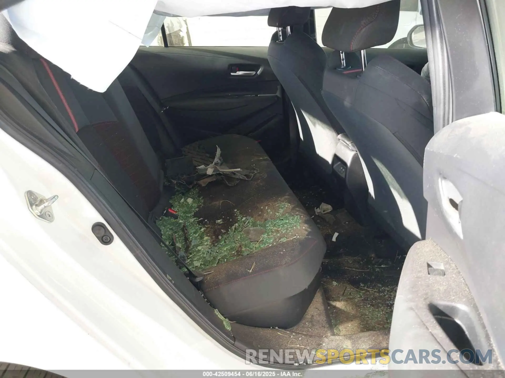 8 Фотография поврежденного автомобиля JTDBCMFE1R3049990 TOYOTA COROLLA 2024