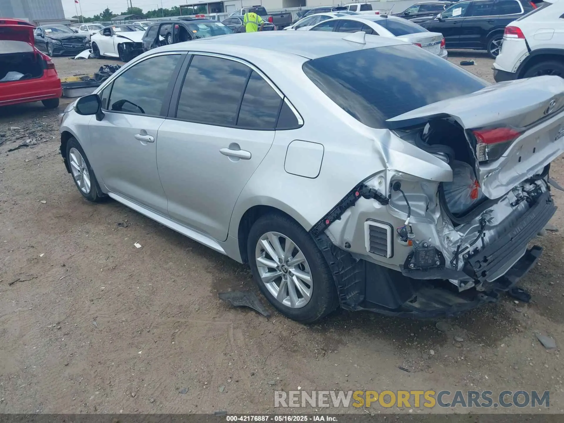 3 Фотография поврежденного автомобиля JTDBCMFE3R3037615 TOYOTA COROLLA 2024