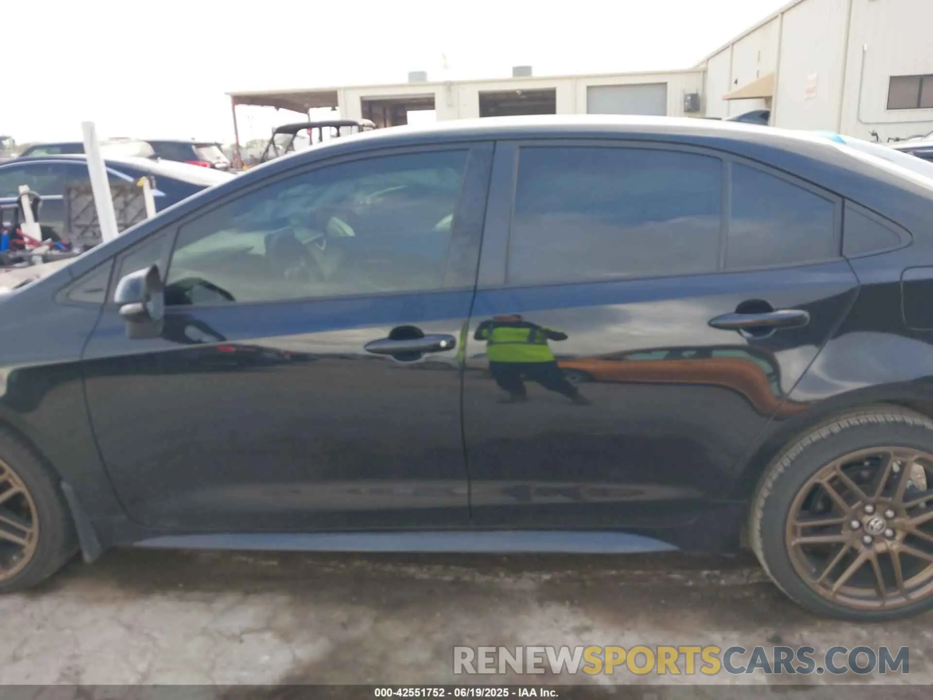 14 Фотография поврежденного автомобиля JTDBCMFE5R3032898 TOYOTA COROLLA 2024