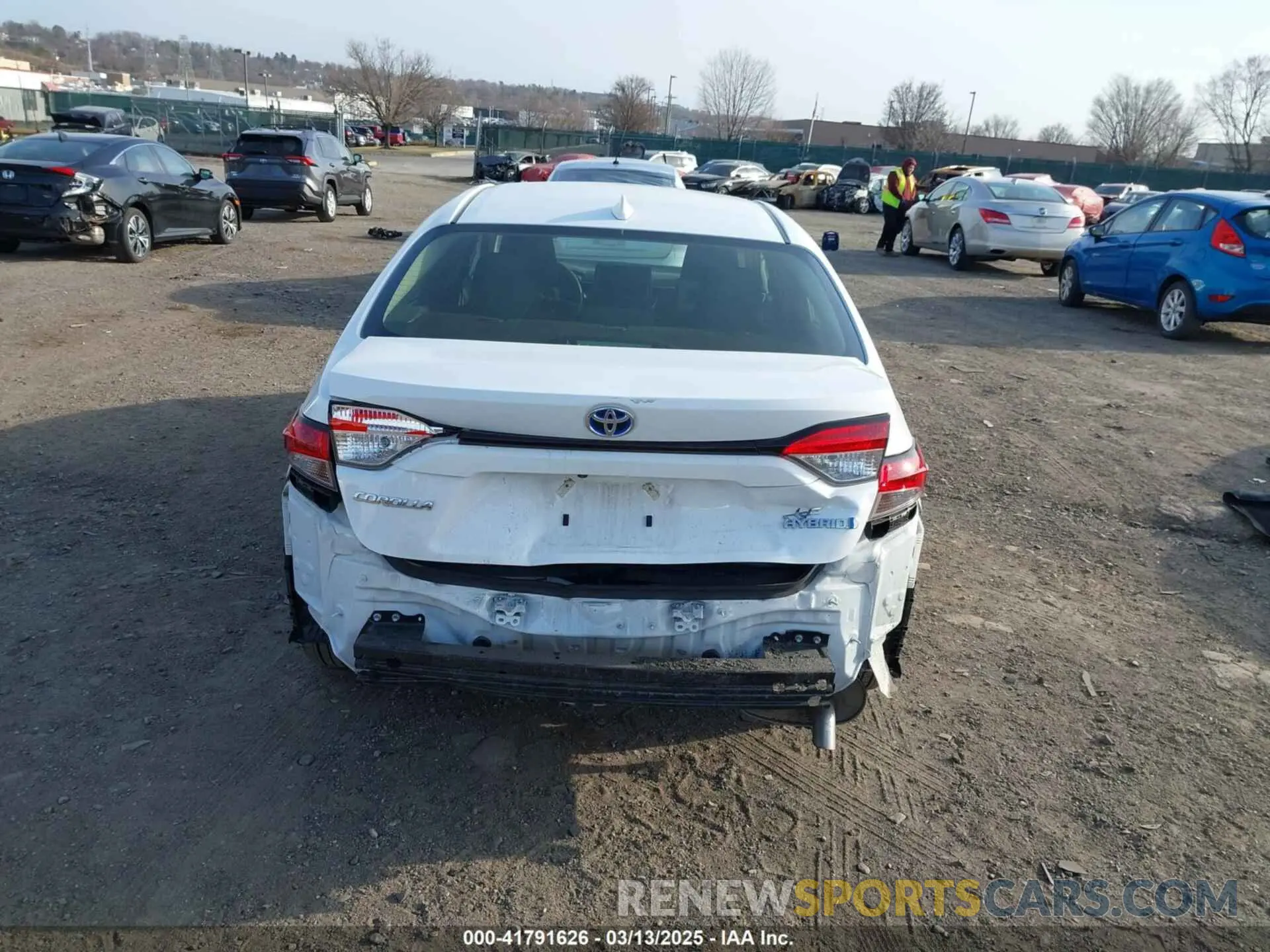 17 Photograph of a damaged car JTDBCMFE6R3049158 TOYOTA COROLLA 2024